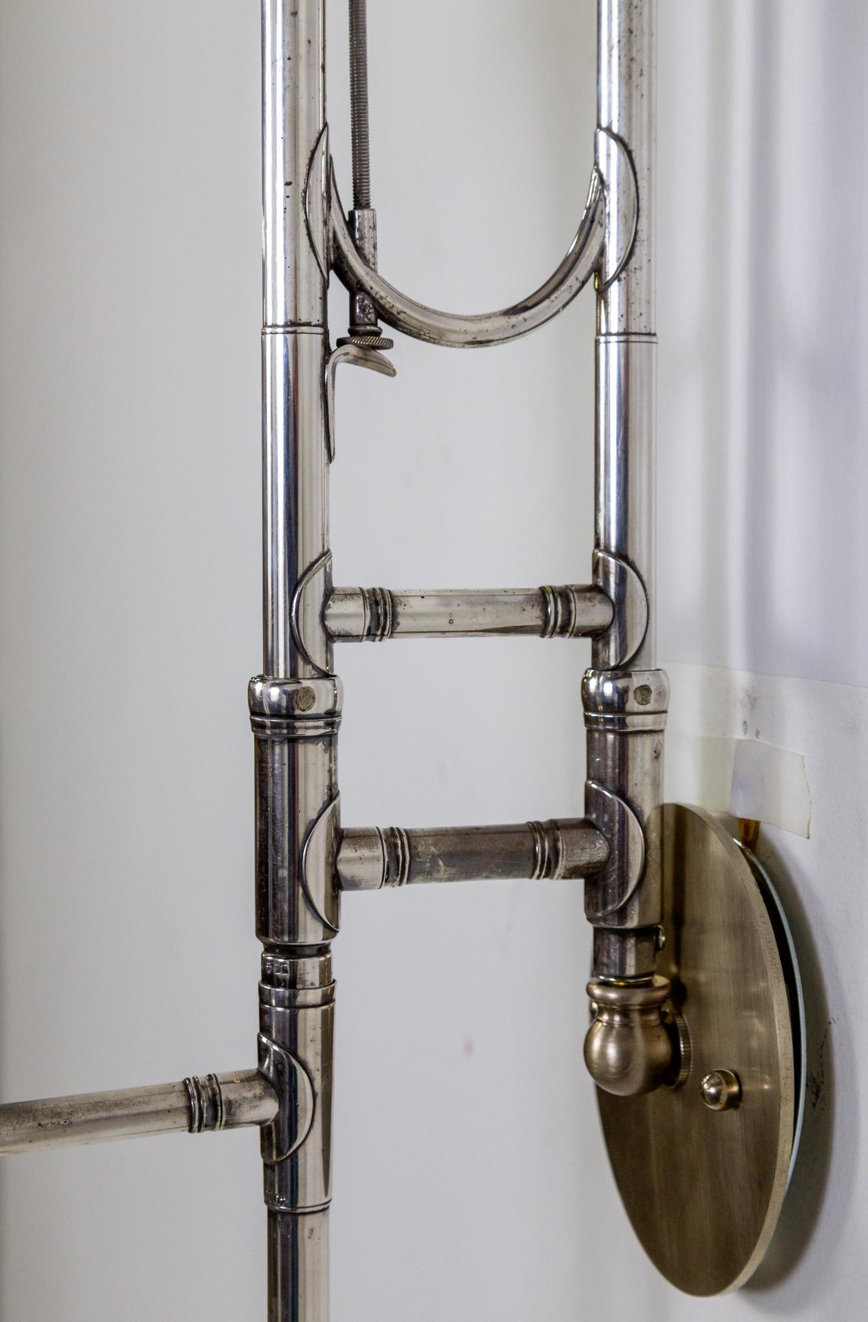 Trombone antico Olds placcato in argento come applique in vendita 2