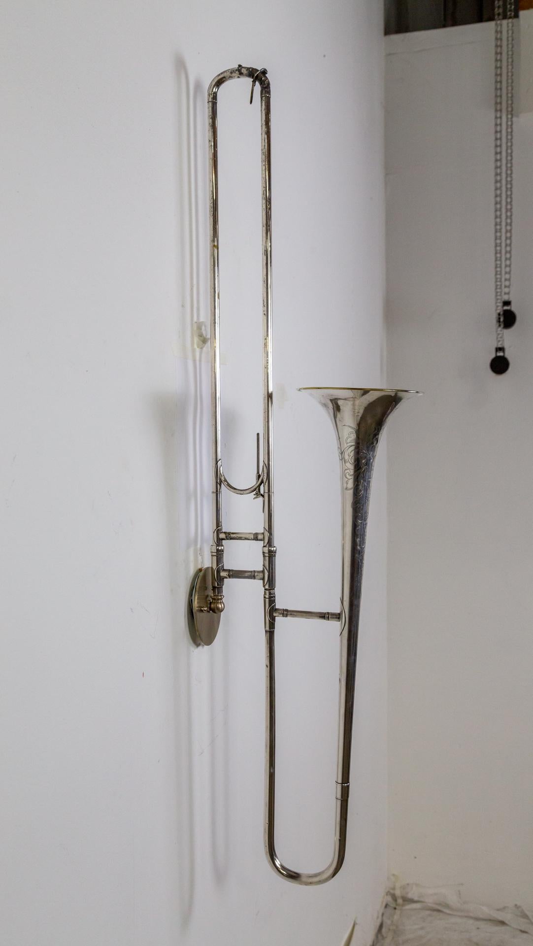 Trombone antico Olds placcato in argento come applique in vendita 3