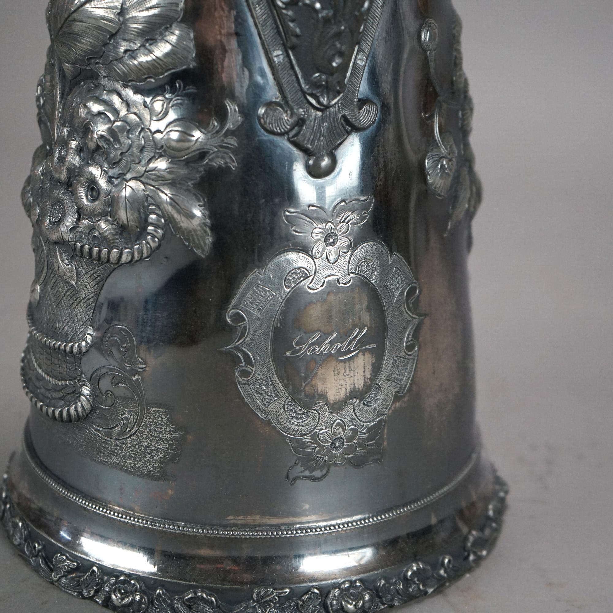 Plaqué argent Pichet ancien en métal argenté avec gravure de feuillage C1890 en vente