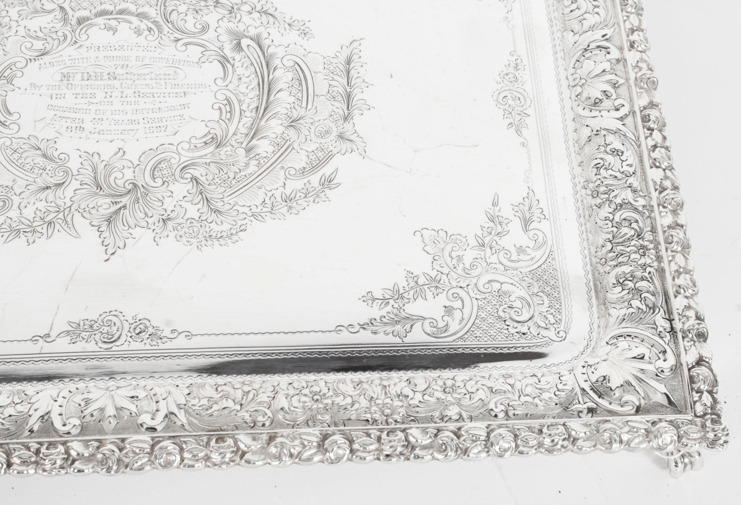 Bandeja antigua bañada en plata de Fenton Russel, siglo XIX Fines del siglo XIX en venta