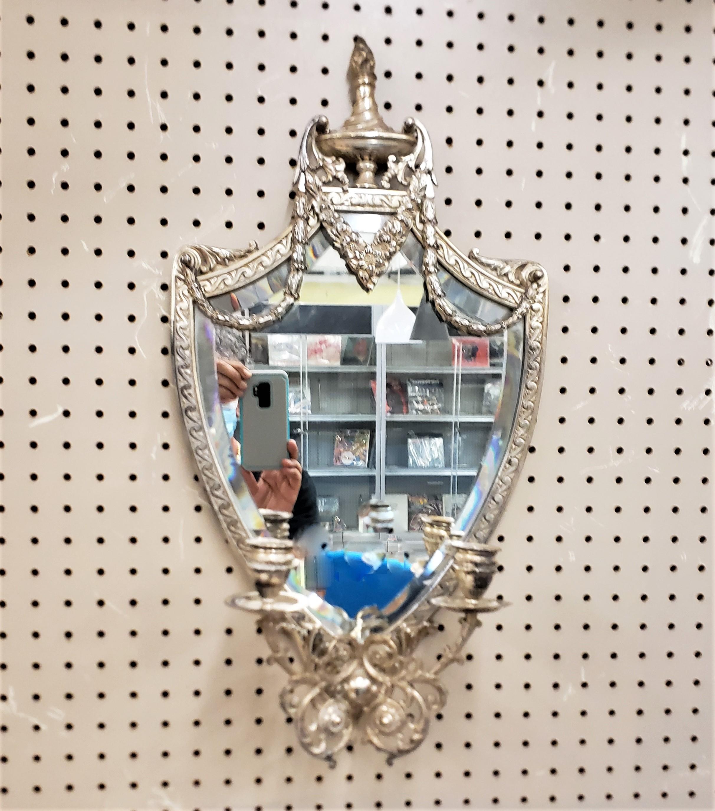 Antique miroir mural ou bougeoir biseauté en forme de bouclier en métal argenté en vente 2