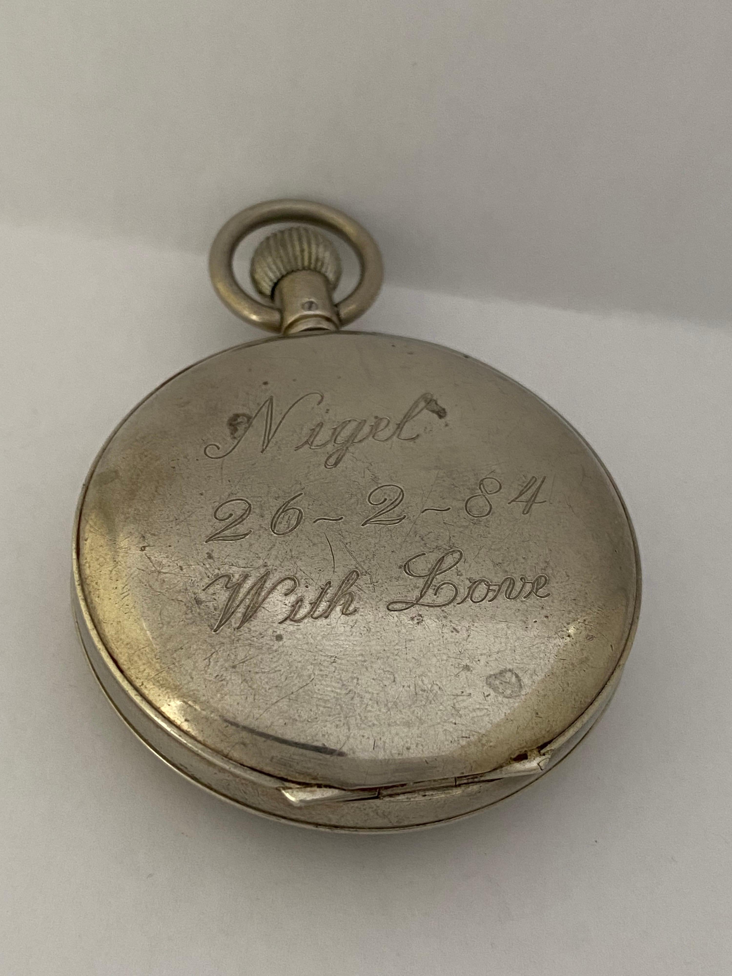 This pre-owned 50mm diameter watch case mechanical stop watch is in good working condition. Visible signs of wearing with light marks on the glass and on the watch case. Please study the images carefully as form part of the description.