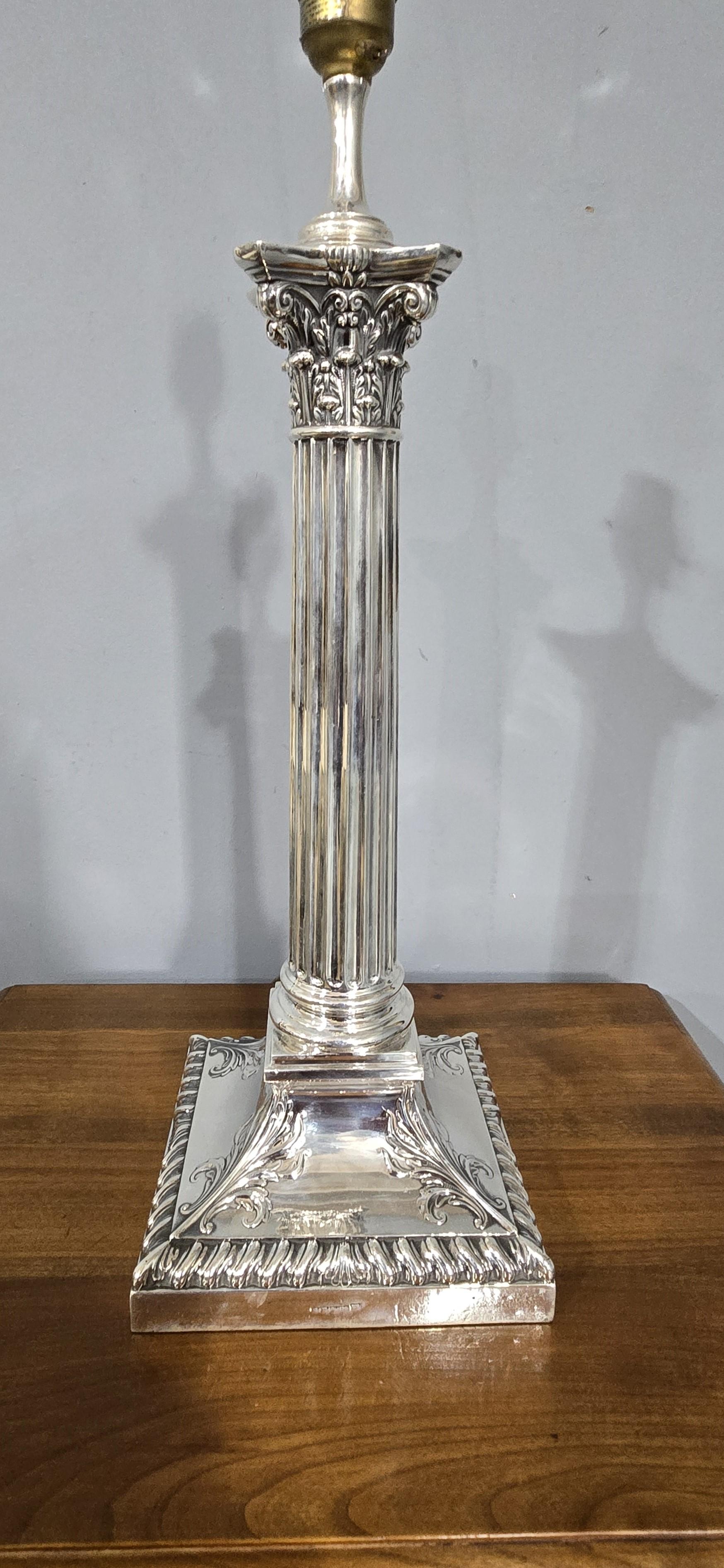 A very good Victorian corinthian column silver plated table lamp,  rewired and ready for use, in excellent condition.

19