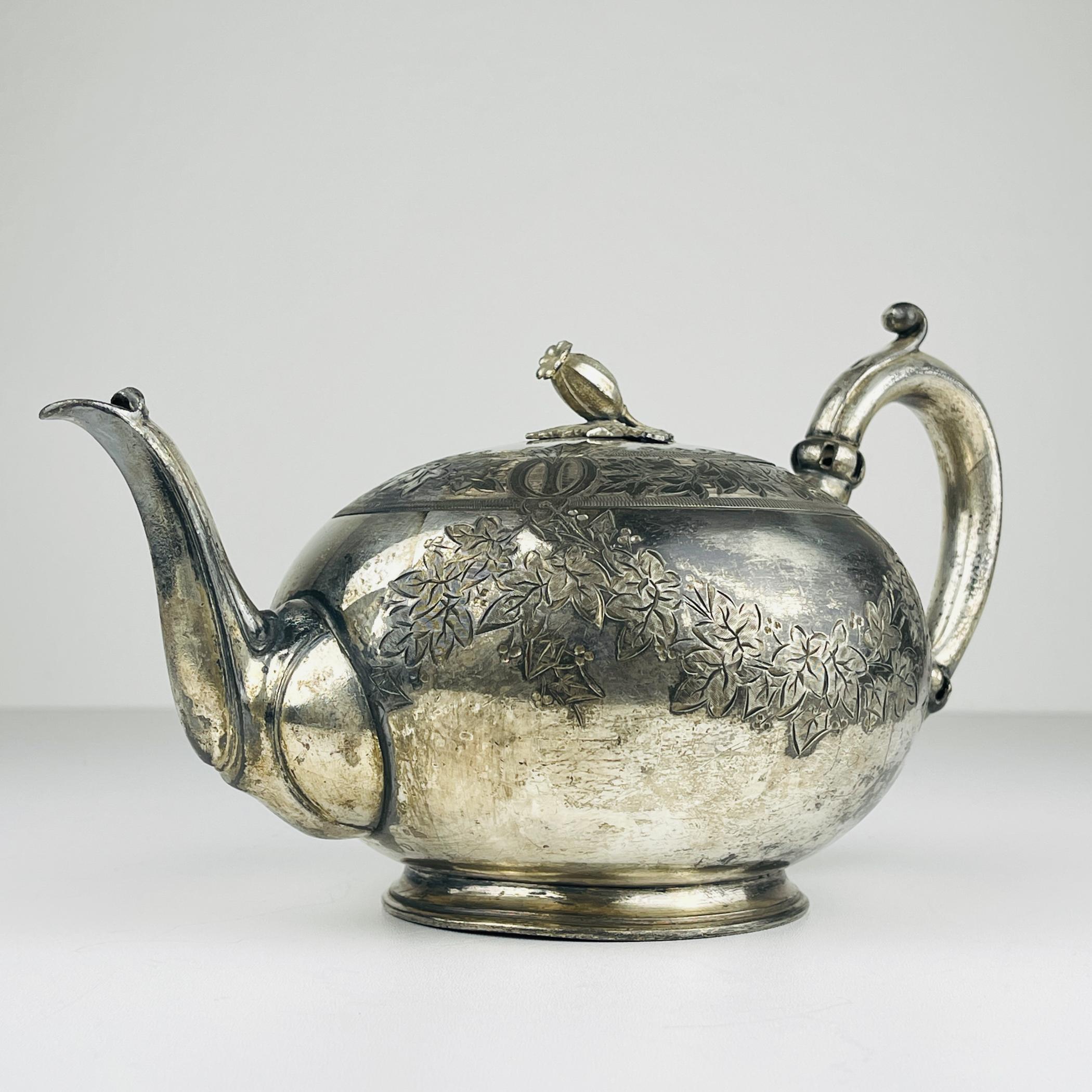 Victorien Théière ancienne en métal argenté par Atkins Brothers, Sheffield, Angleterre, années 1870