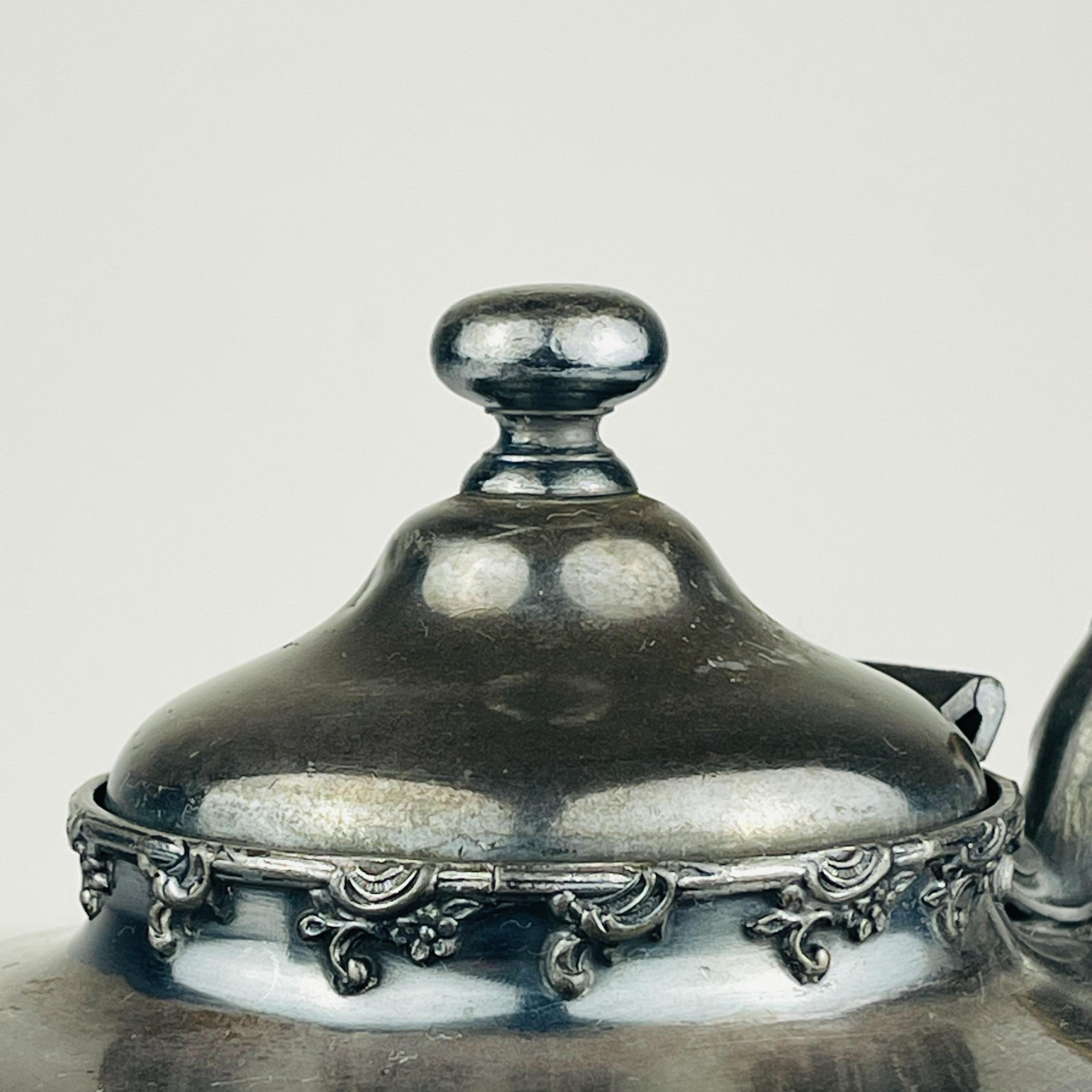 Antigua tetera plateada de Barbour Silver Company, EE.UU., finales del siglo XIX en venta 6
