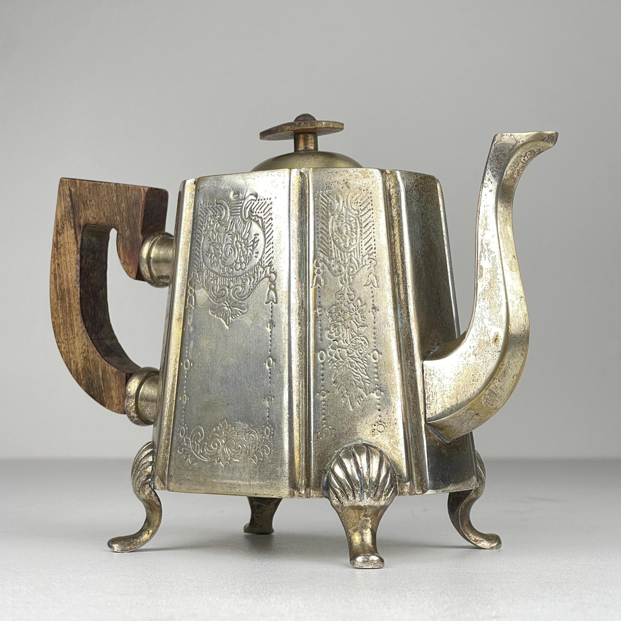 Silver Plate Antique silver plated teapot by Queen Victoria Sheffield, England, 1900s