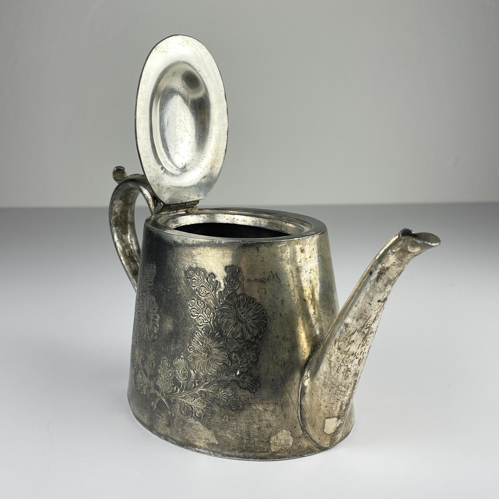 Antique silver plated teapot by Sheffield, England, 1890-1910s For Sale 5