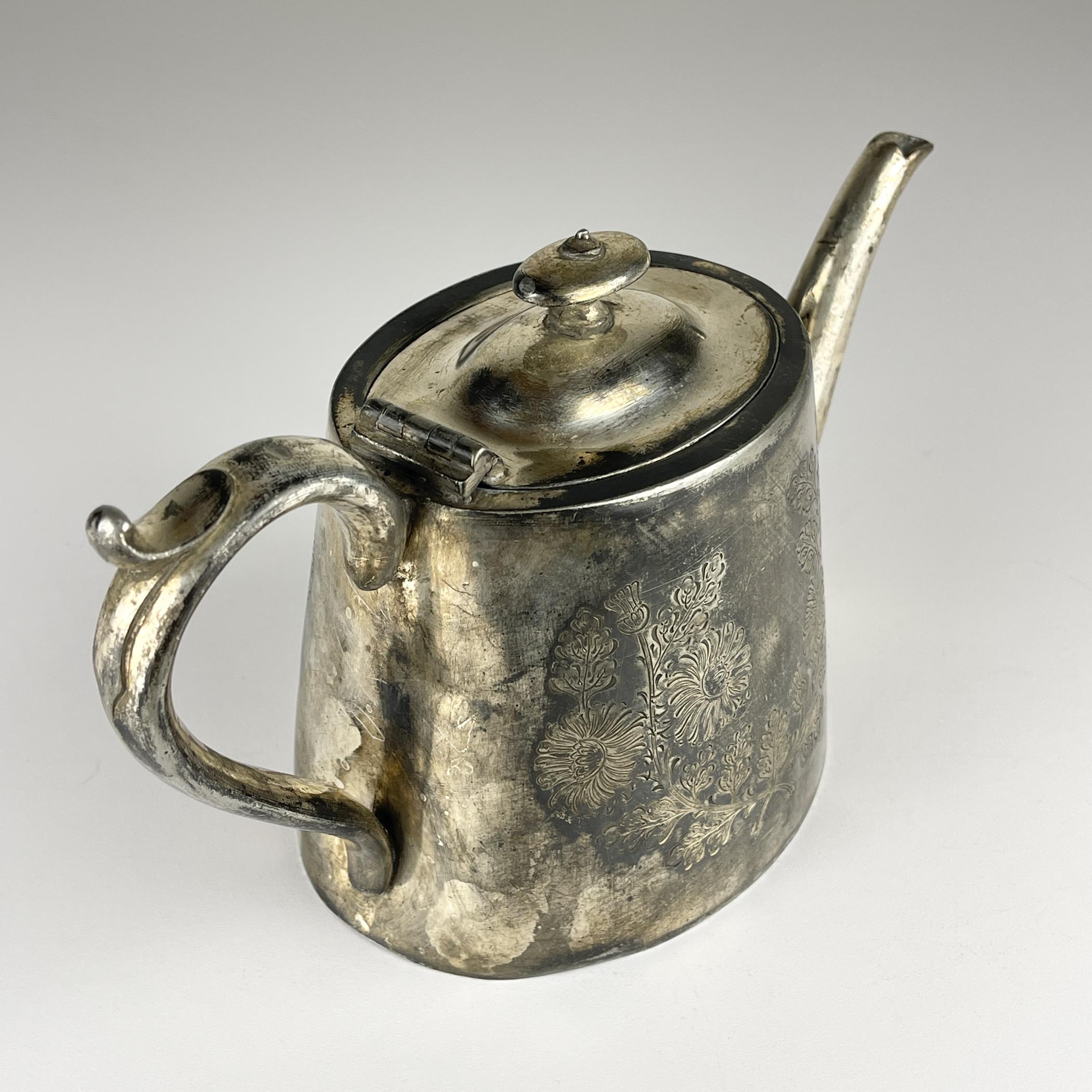 Antique silver plated teapot by Sheffield, England, 1890-1910s For Sale 8