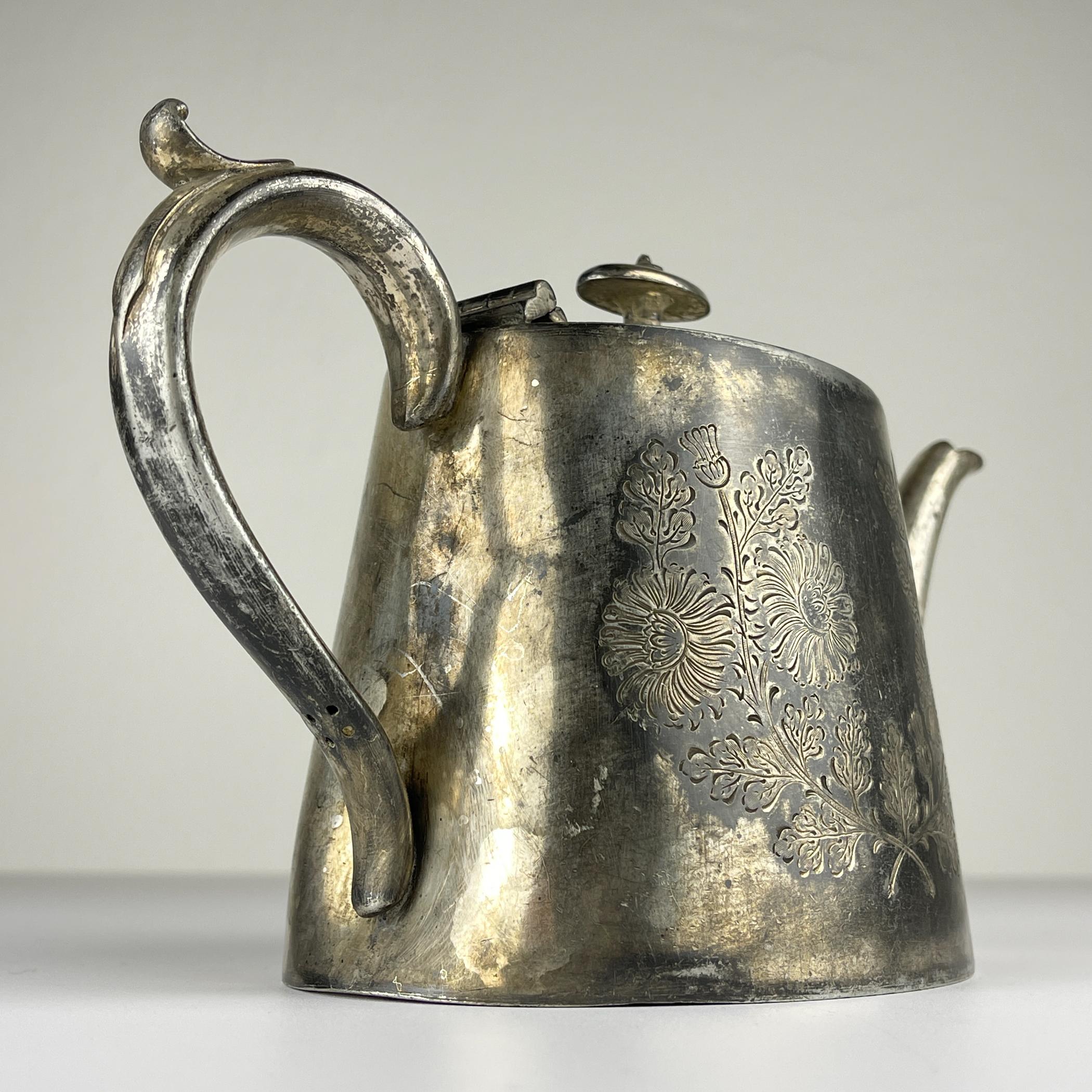 Antique silver plated teapot by Sheffield, England, 1890-1910s For Sale 2