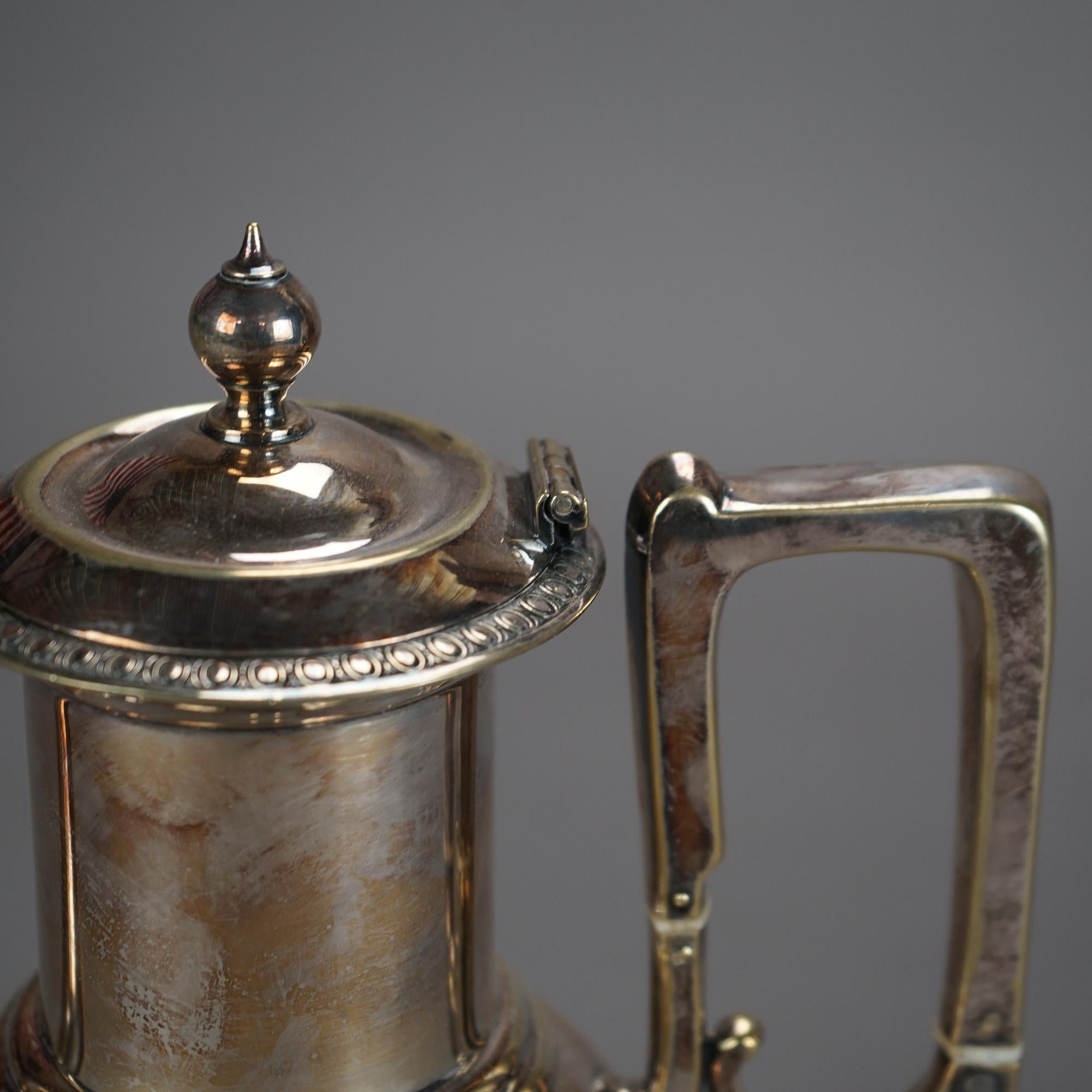 Théière ancienne en métal argenté avec gravure de masque et de feuillage C1890

Dimensions - 11 