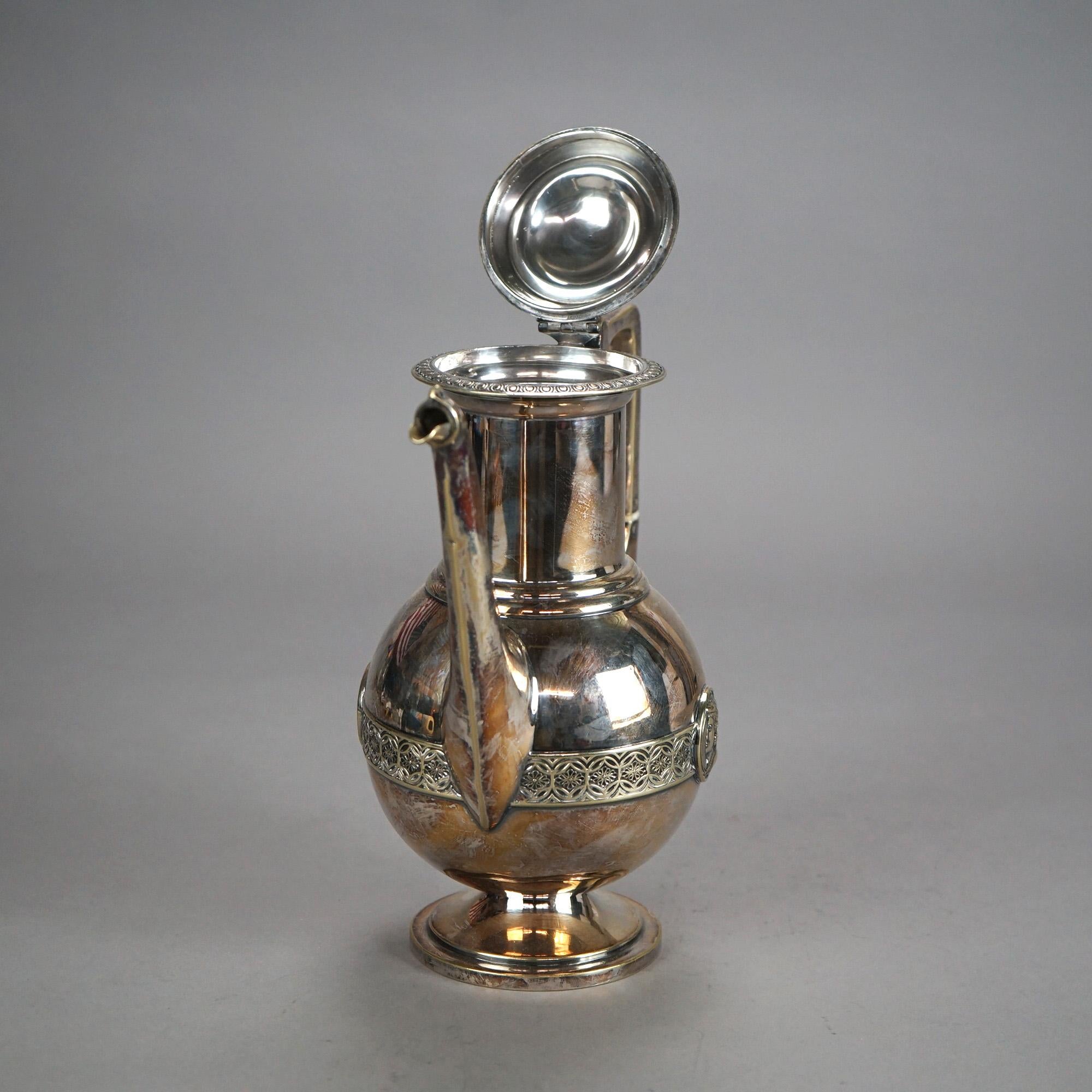 Théière ancienne en métal argenté C1890 en vente 2