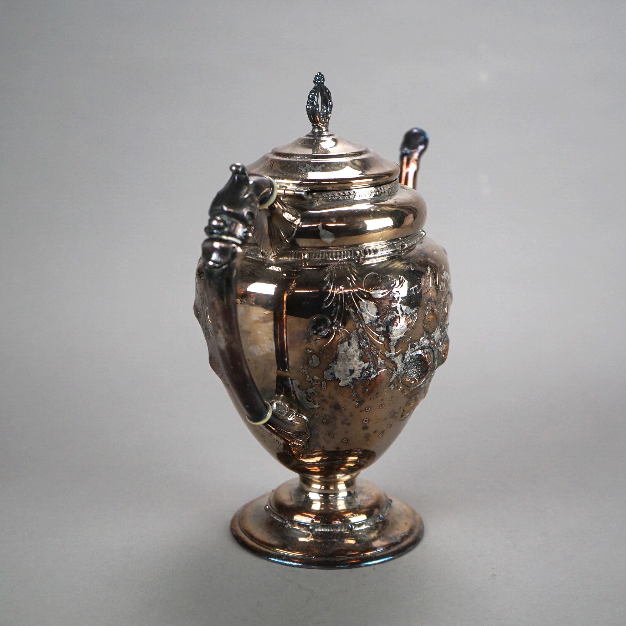 XIX secolo Antica teiera placcata in argento con incisione di foglie C1890 in vendita