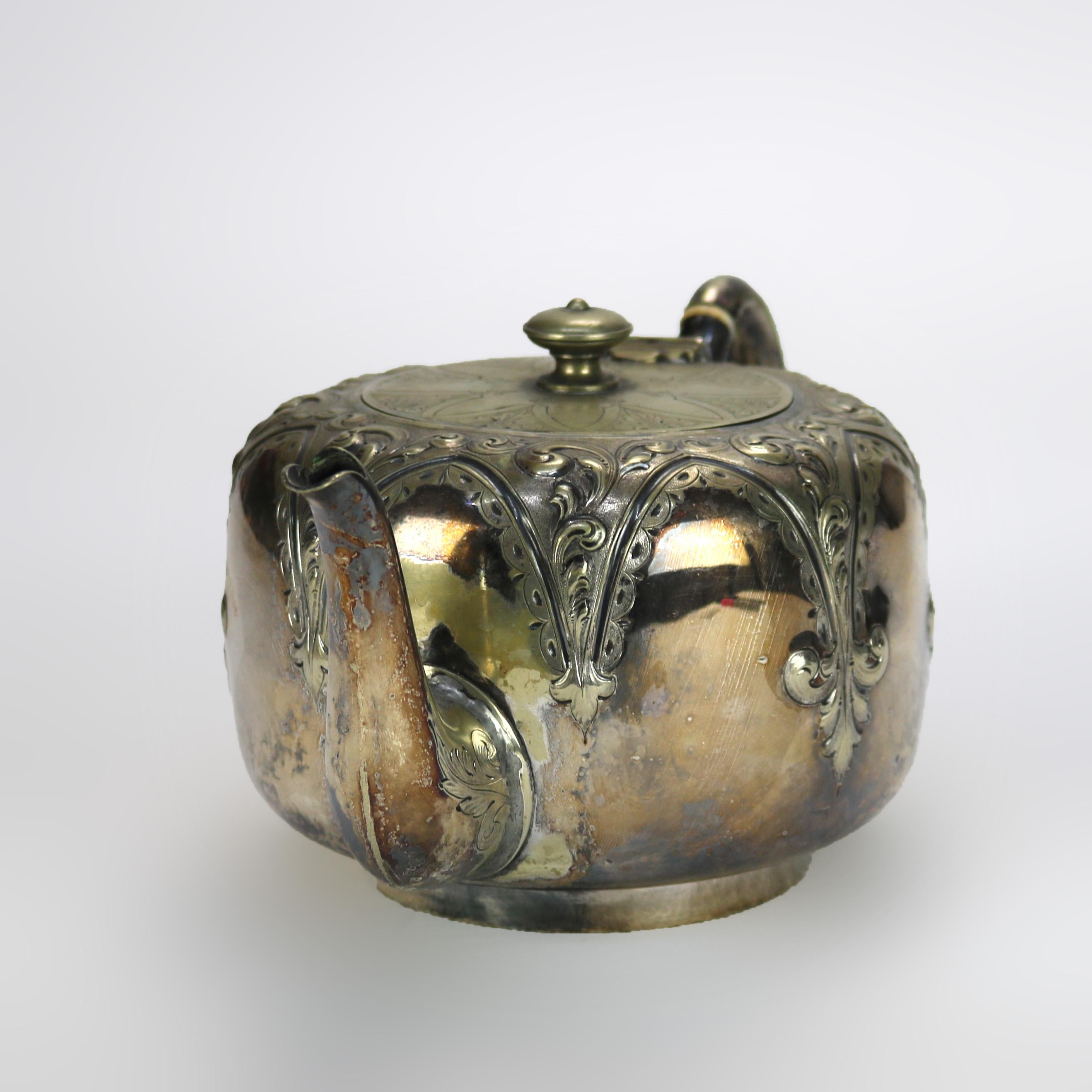 Placcato argento Antica teiera placcata in argento con incisione di foglie C1890 in vendita