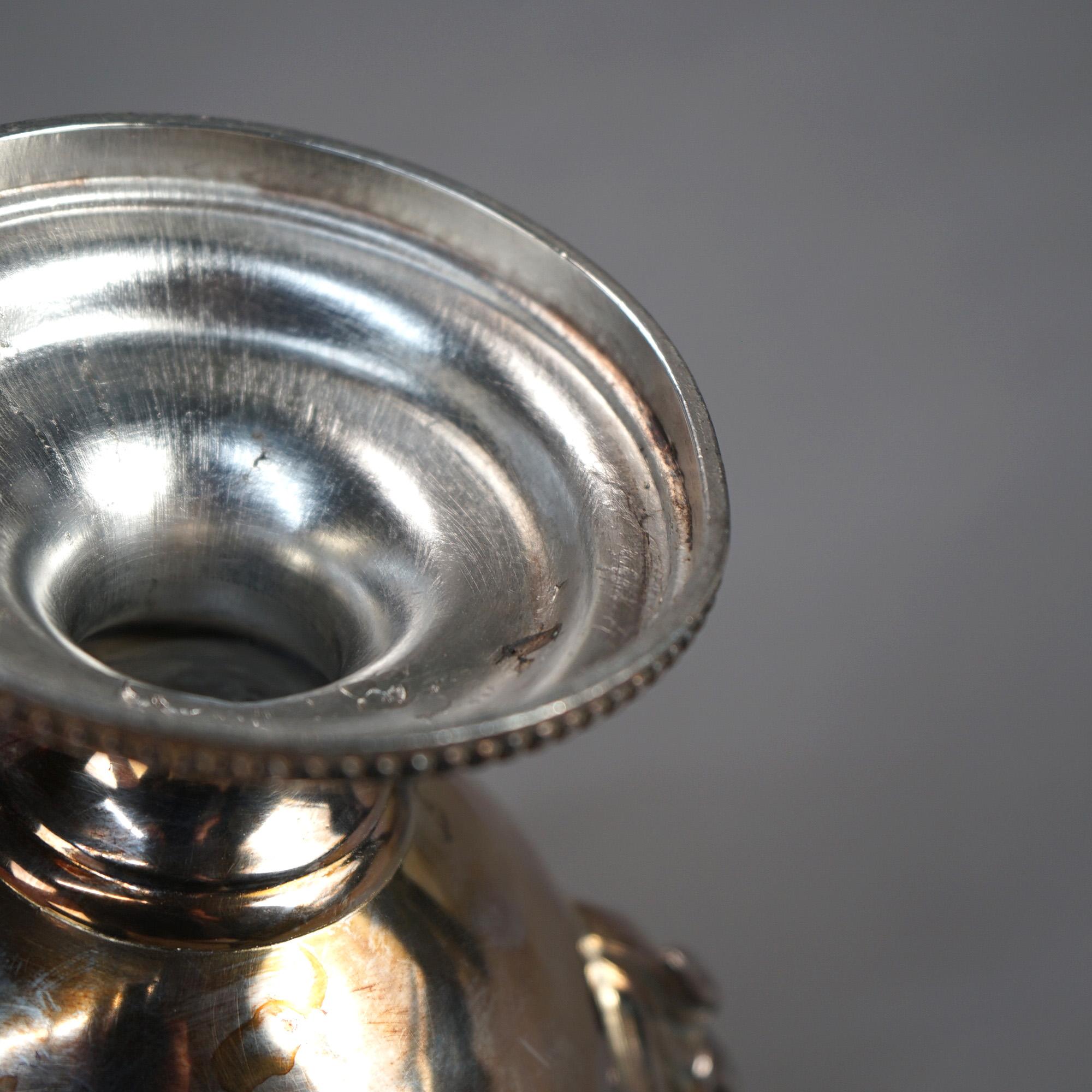 Antigua Tetera Plateada con Grabado Foliado C1890 en venta 1