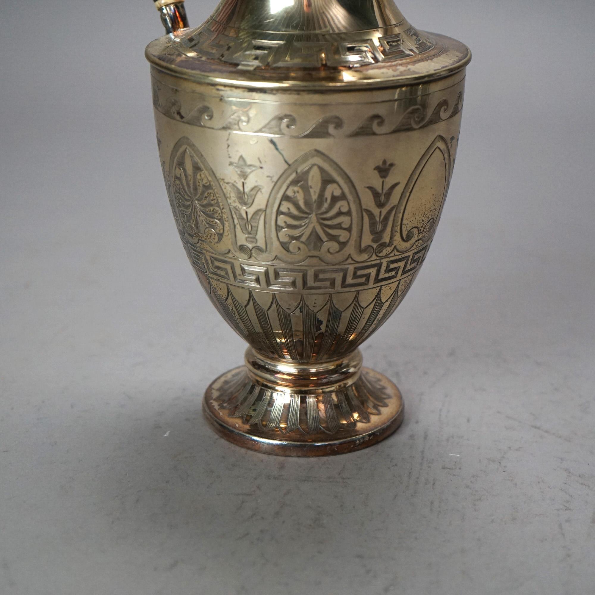 Antigua Tetera Plateada con Grabado Foliado C1890 en venta 1