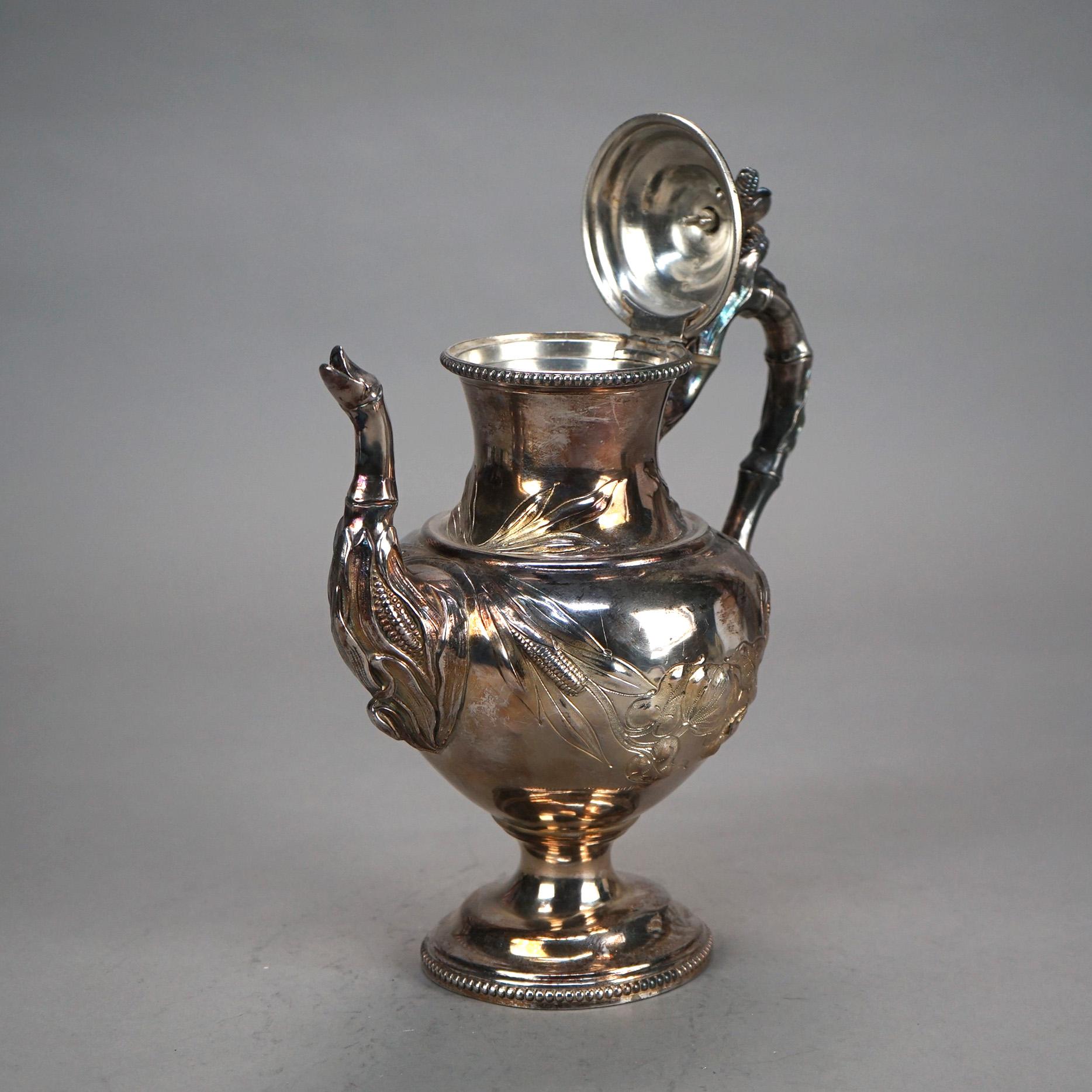 Antigua Tetera Plateada con Grabado Foliado C1890 en venta 3