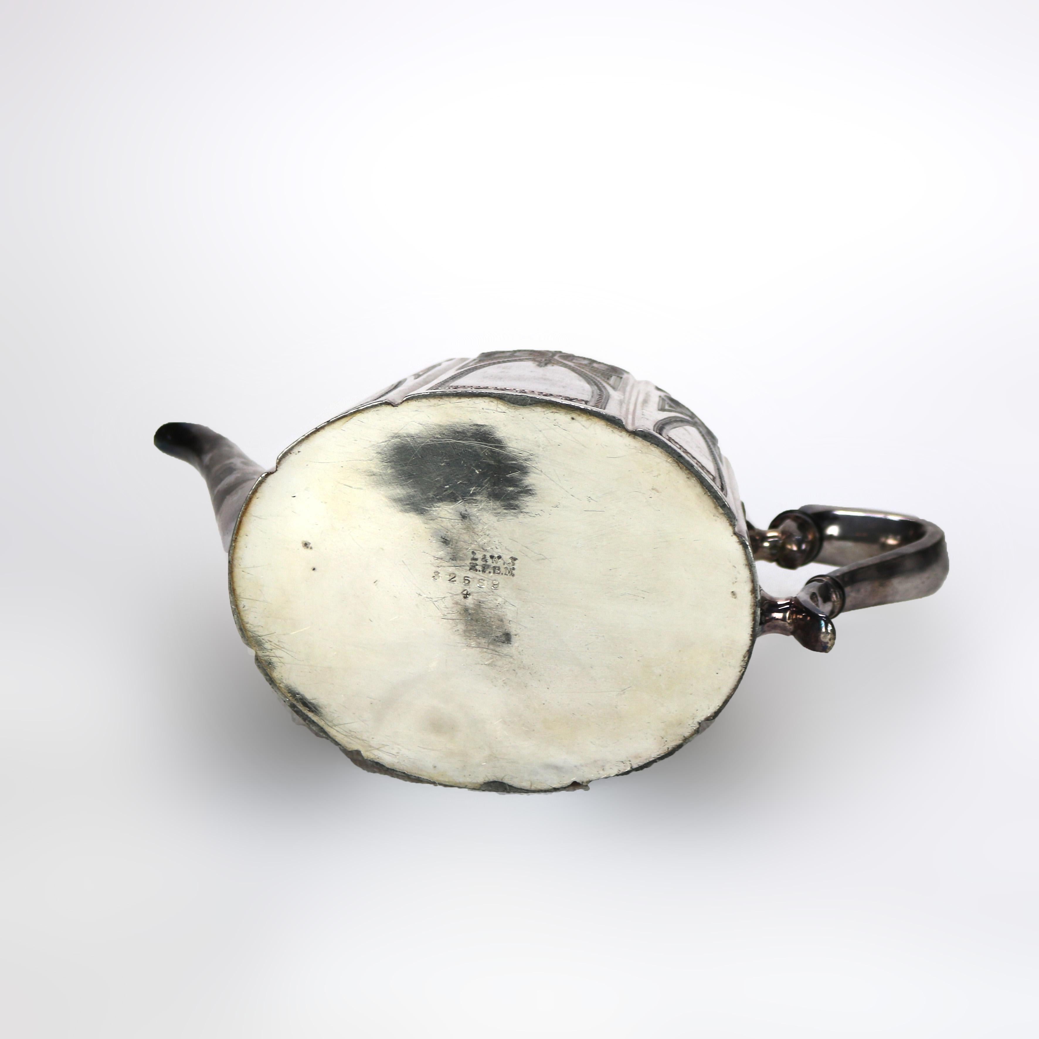 Antica teiera placcata in argento con incisione di foglie C1890 in vendita 3