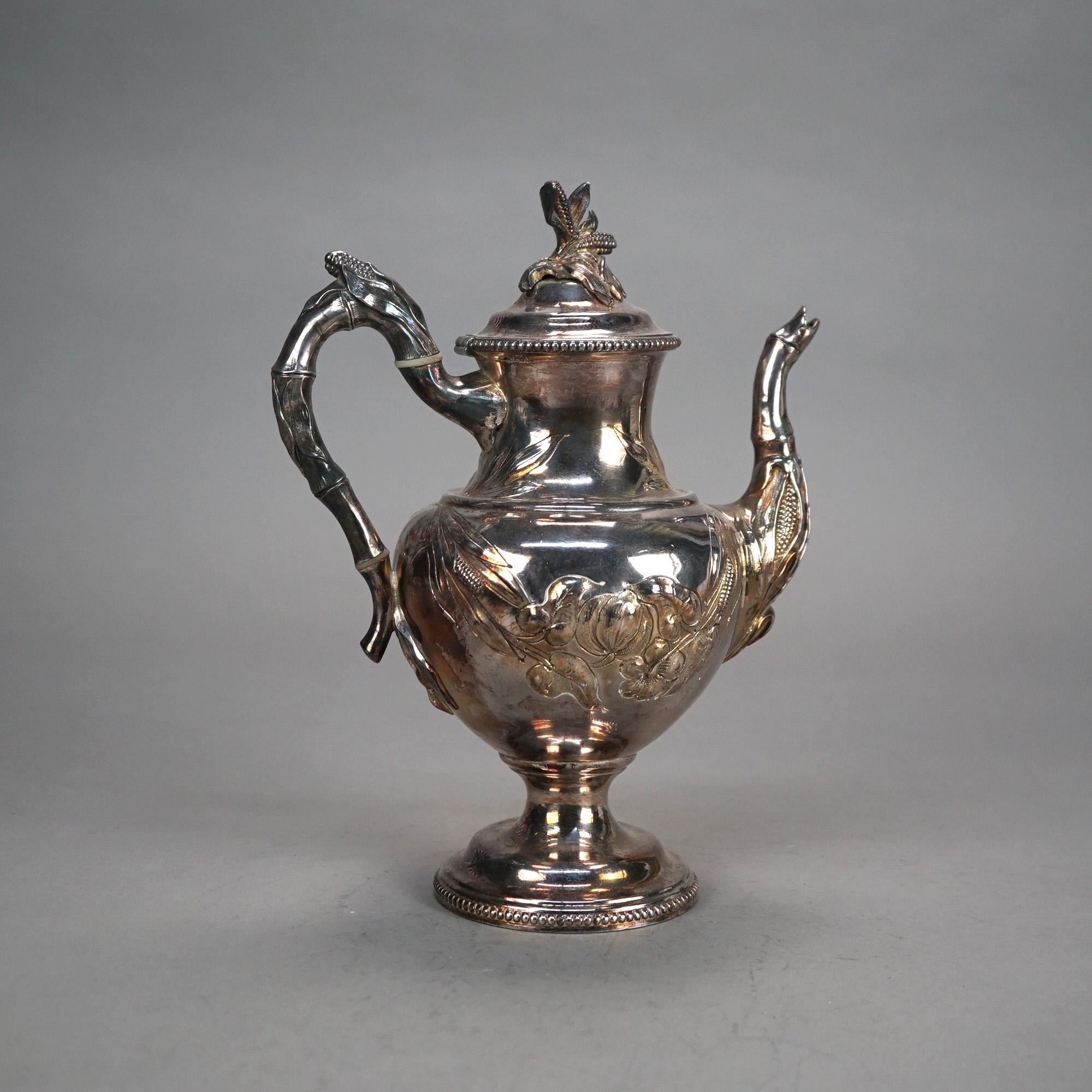 Antigua Tetera Plateada con Grabado Foliado C1890 en venta 4