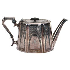 Antigua Tetera Plateada con Grabado Foliado C1890