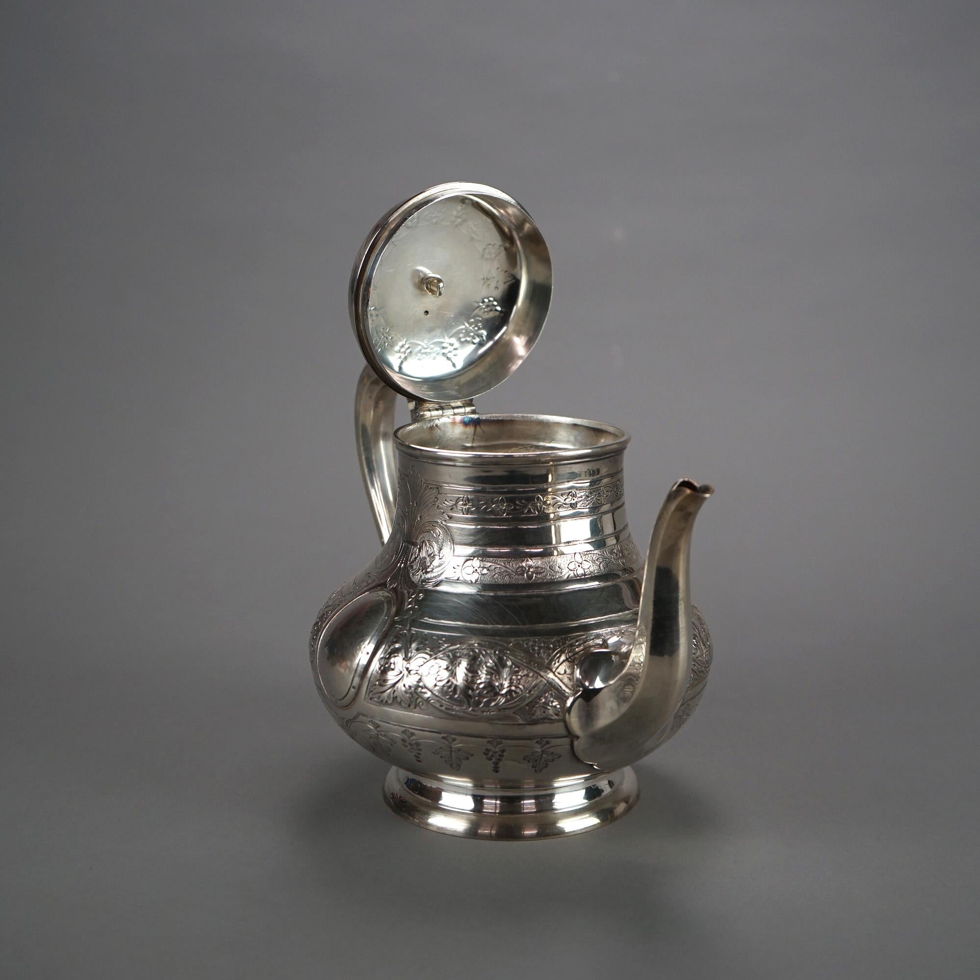 Tetera antigua plateada con remate foliado y grabado C1890 en venta 1