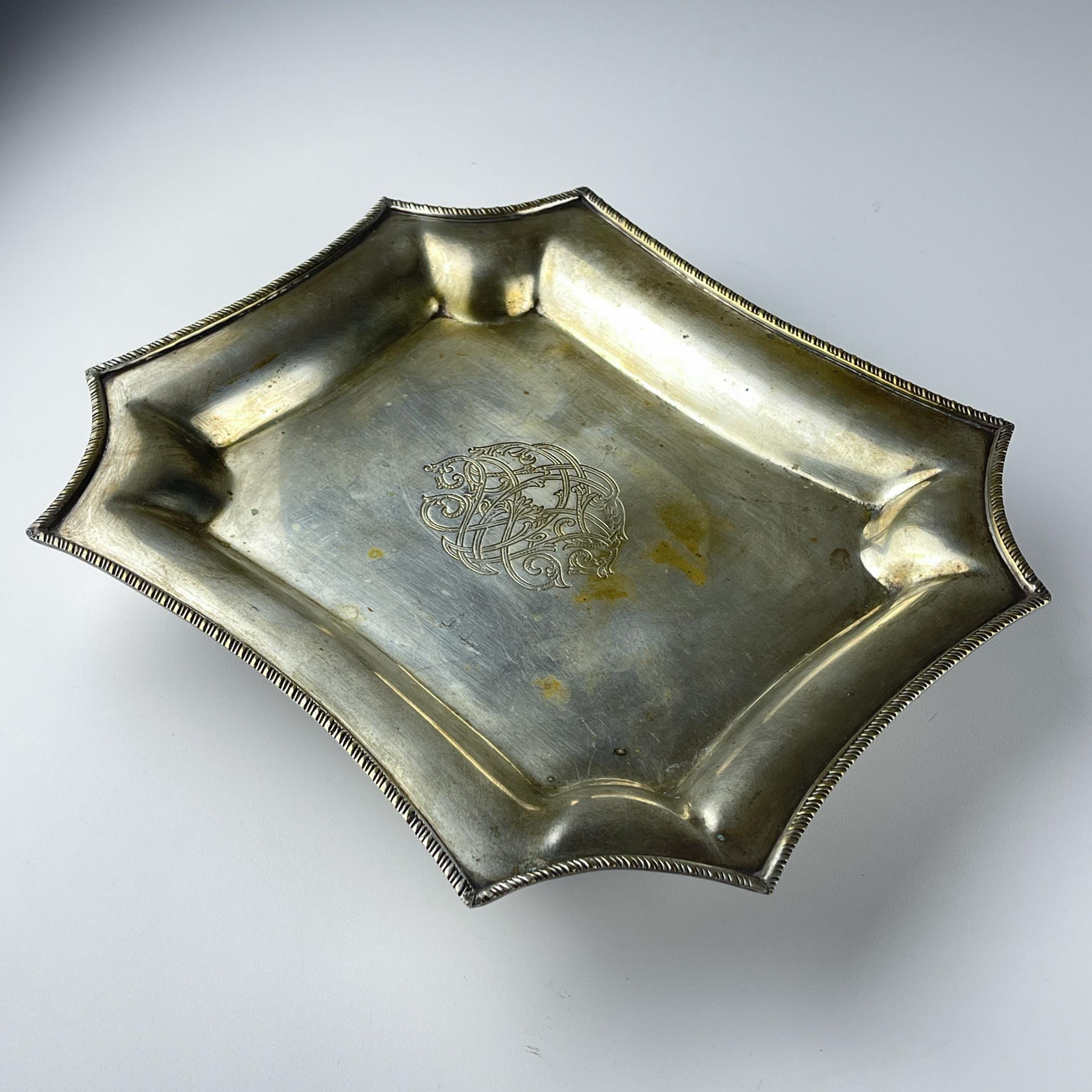 Antique silver plated tray by Queen Victoria Sheffield, England, 1900s For Sale 3