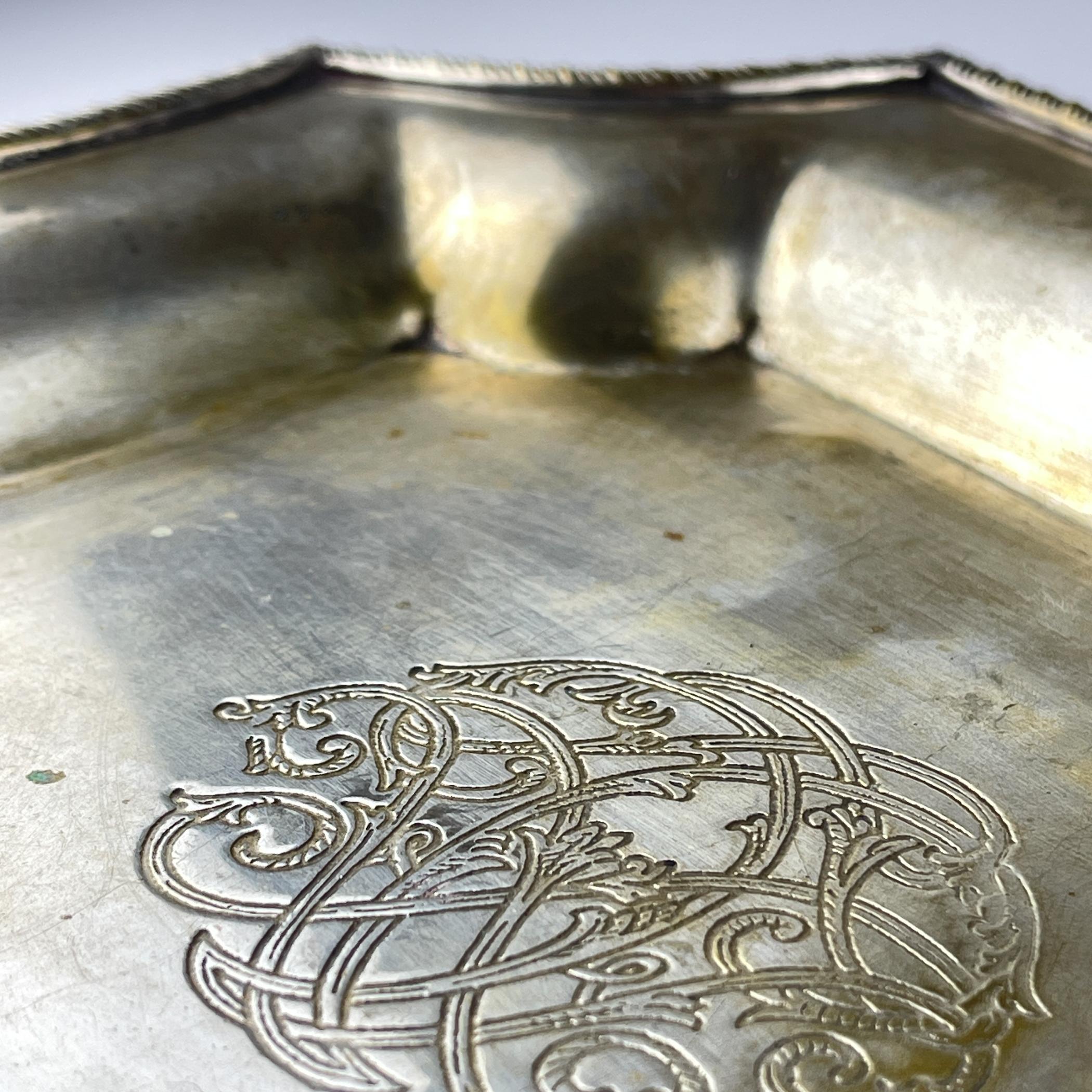Antique silver plated tray by Queen Victoria Sheffield, England, 1900s For Sale 6