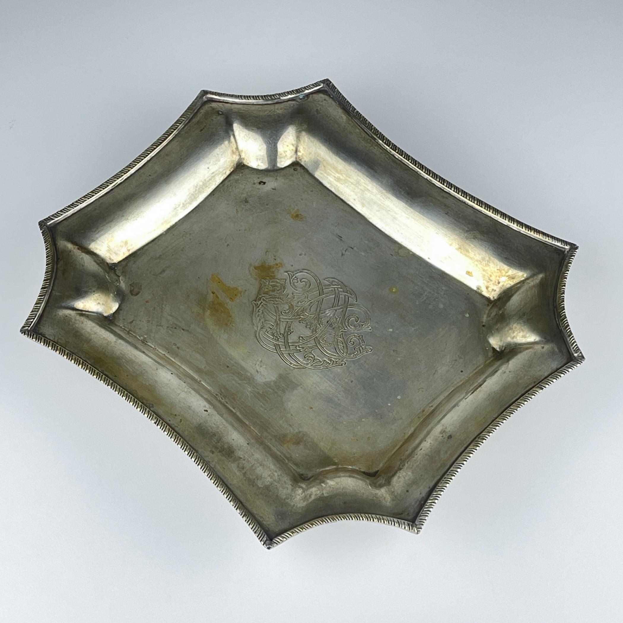 Antique silver plated tray by Queen Victoria Sheffield, England, 1900s For Sale 7