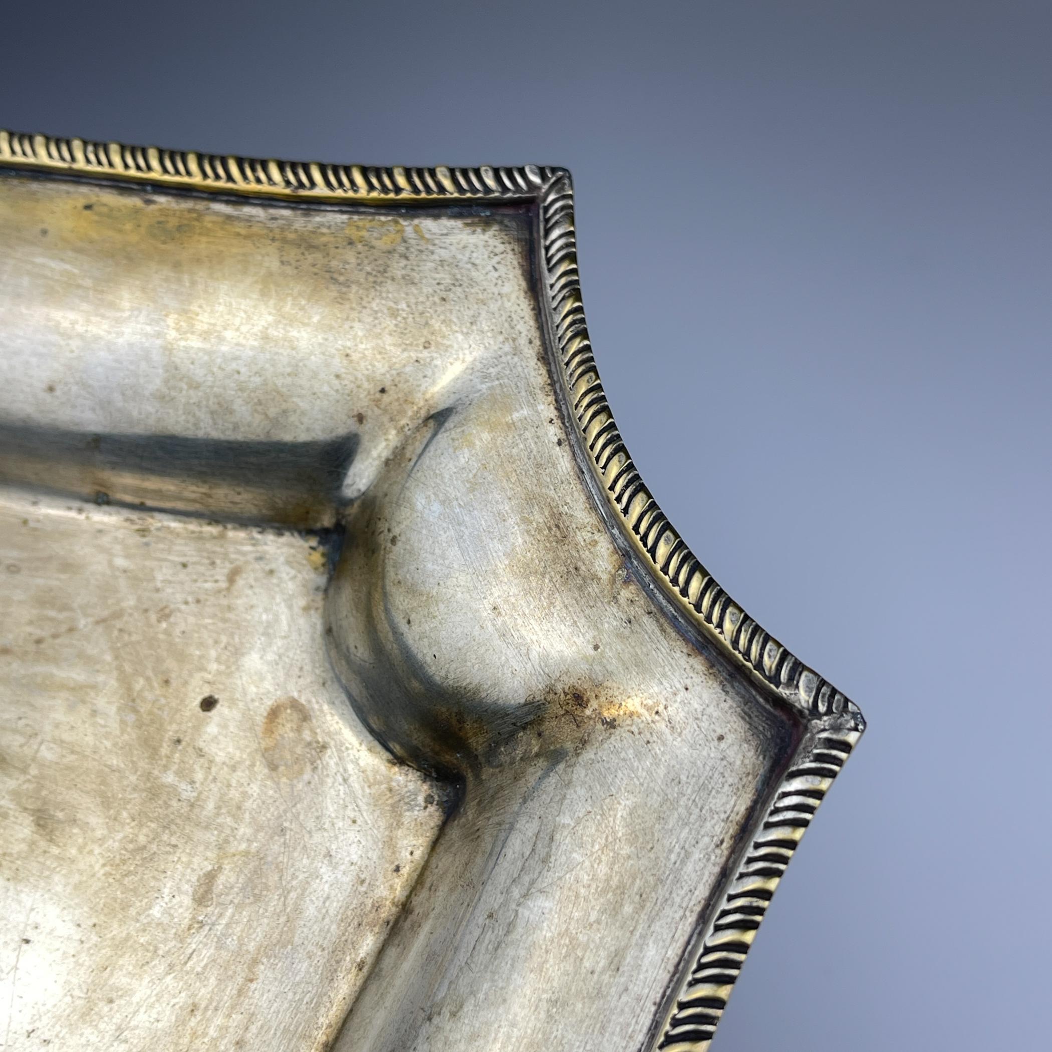 Antique silver plated tray by Queen Victoria Sheffield, England, 1900s For Sale 8