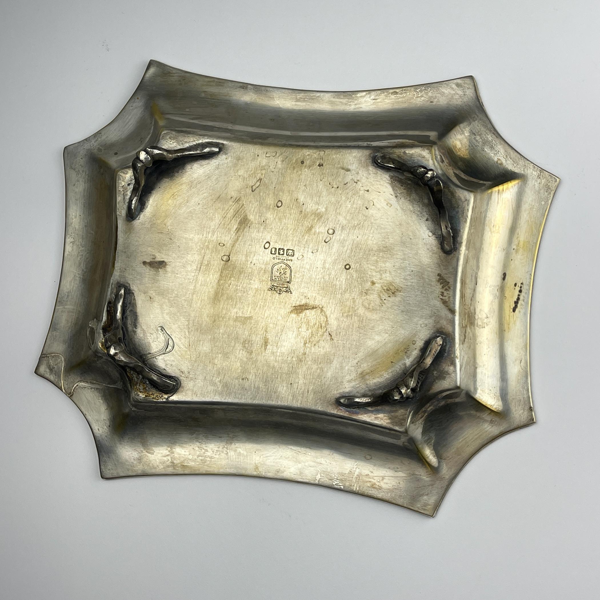 Antique silver plated tray by Queen Victoria Sheffield, England, 1900s For Sale 1