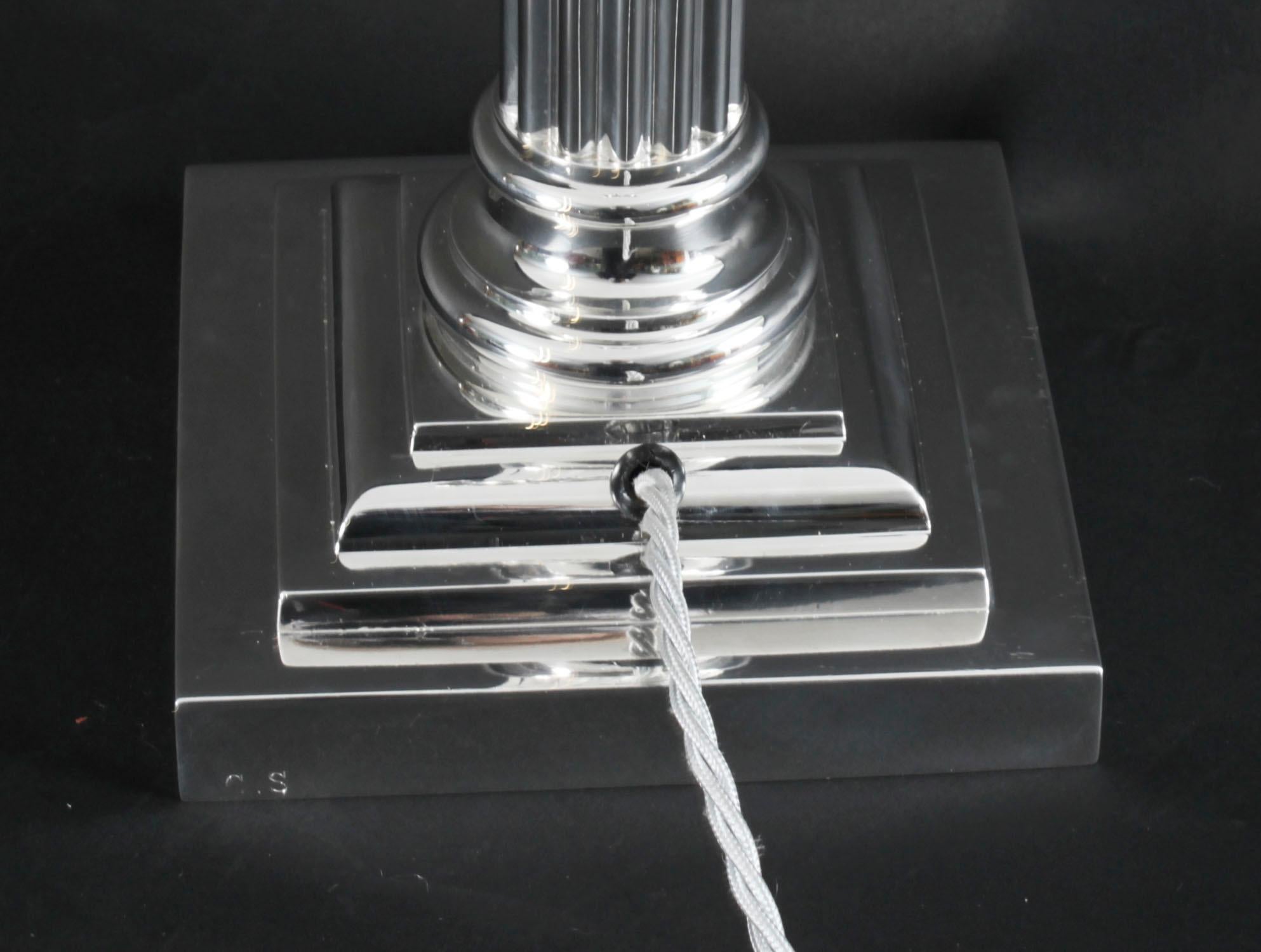 Lámpara de mesa antigua de columna corintia victoriana plateada Siglo XIX en venta 3