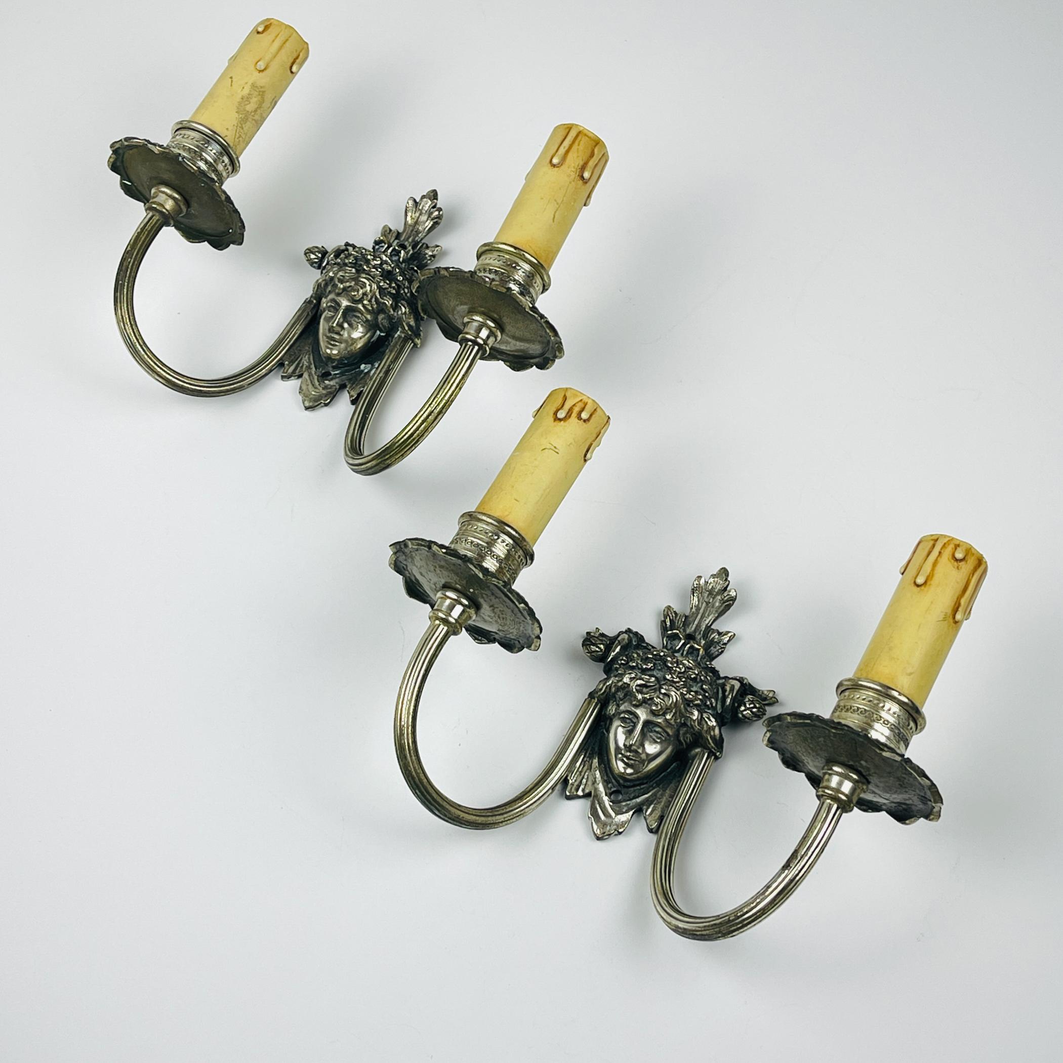 Antike versilberte Wandleuchte, Frankreich, 1930er Jahre, 2er-Set, Set (Art nouveau) im Angebot