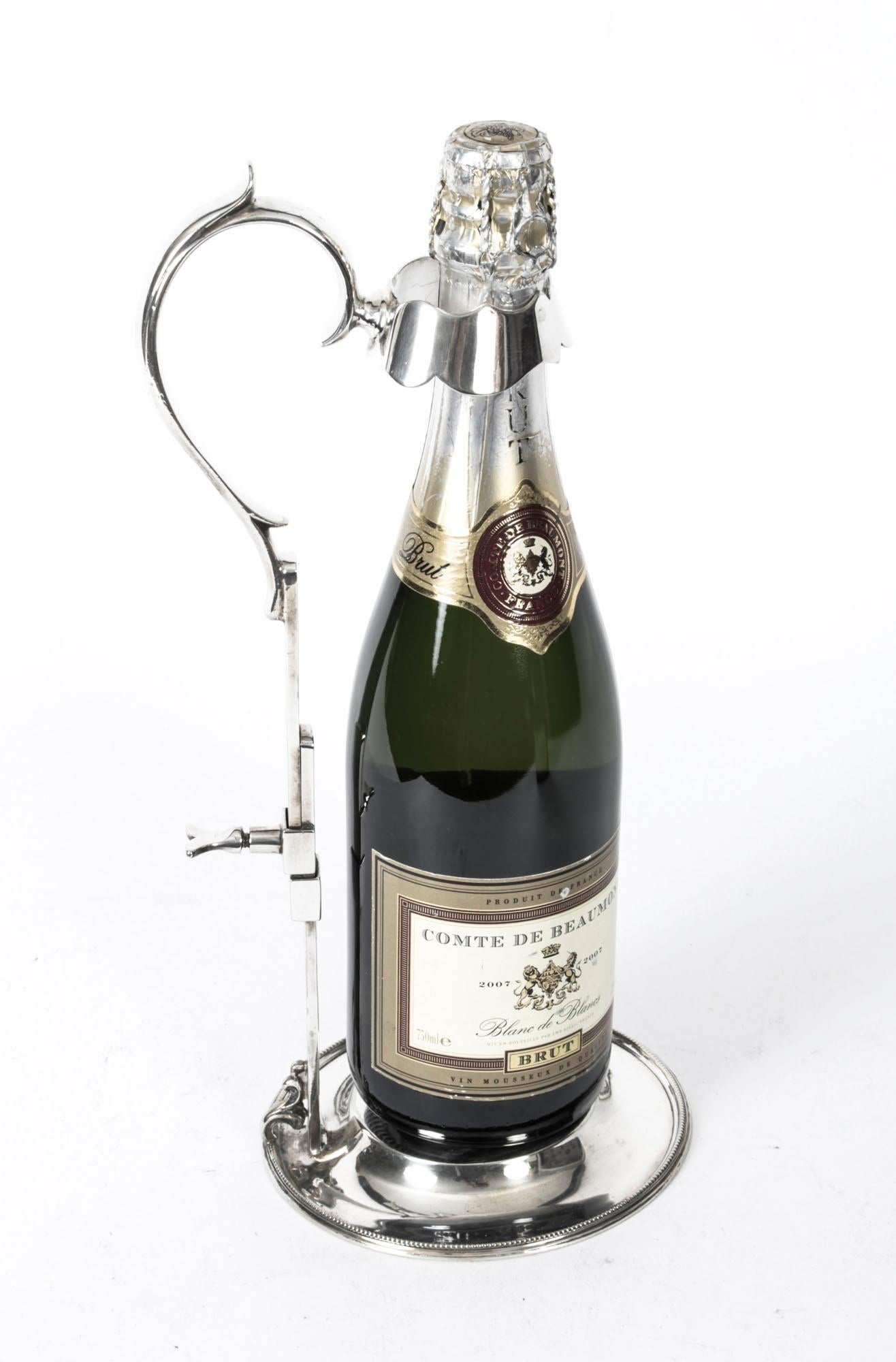 A very good quality late Victorian silver plated wine or Champagne pourer, by Walker & Hall, circa 1880 in date.

It features an extendable handle and butterfly screw locking mechanism.
handle and collar. The scroll handle leads down to a