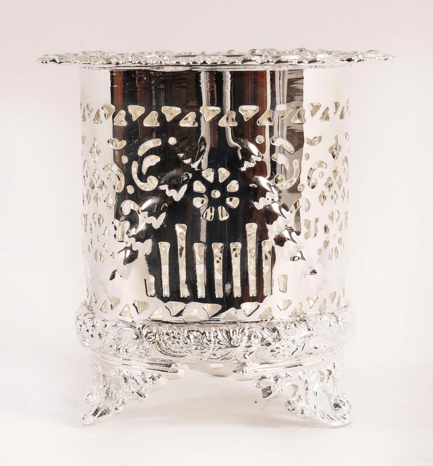 Antique Silver Plated Wine Coaster Pen Holder 20th Century im Angebot 7