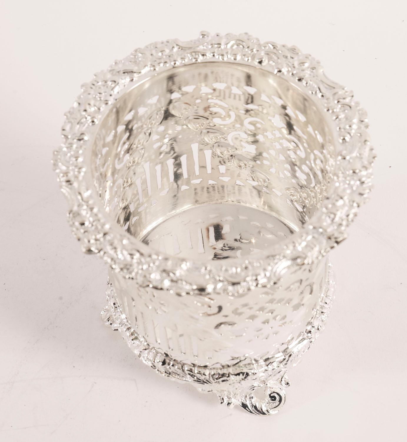 Antique Silver Plated Wine Coaster Pen Holder 20th Century (Versilberung) im Angebot