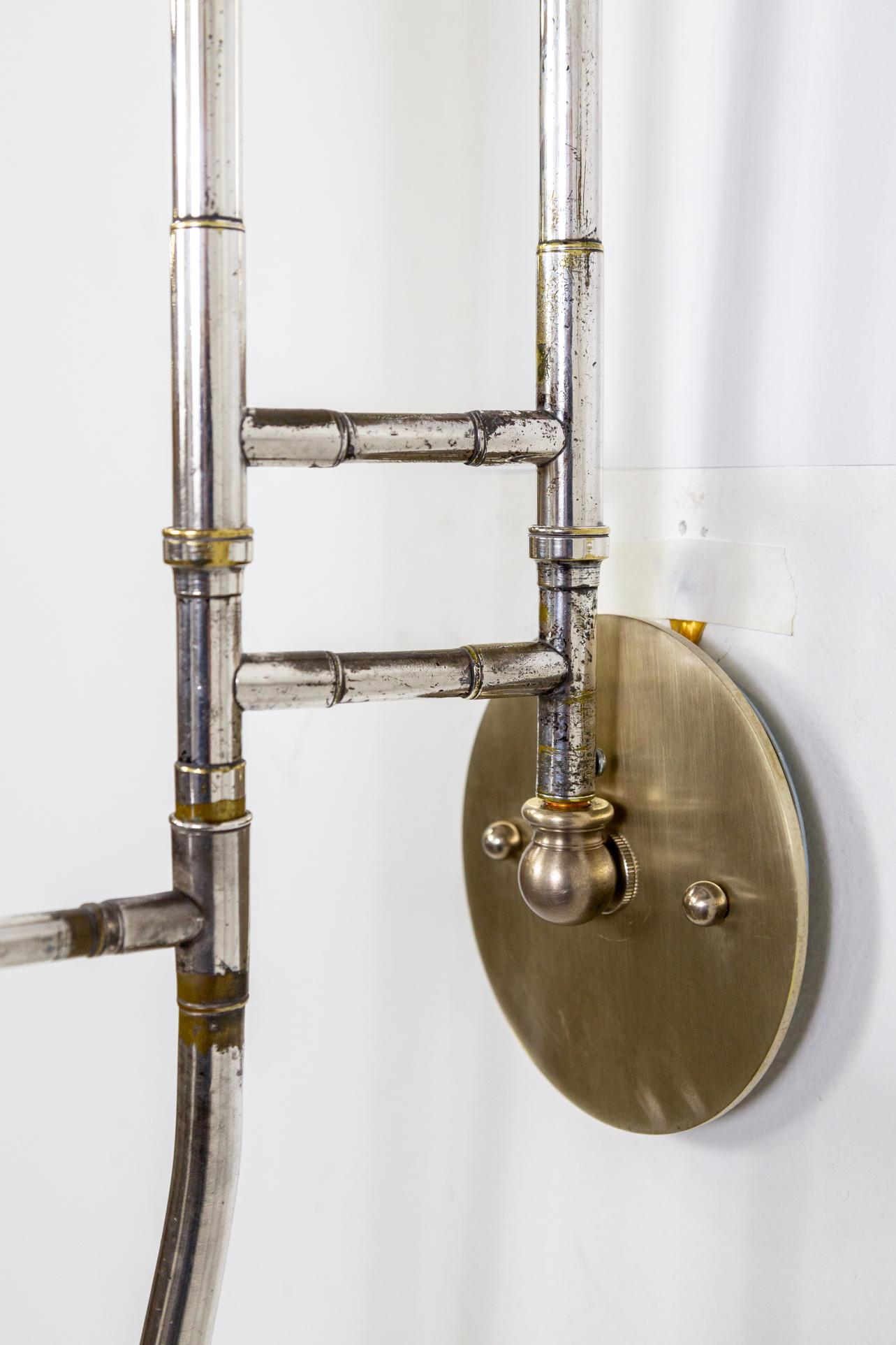 Metallo Trombone York & Sons placcato in argento antico come applique in vendita