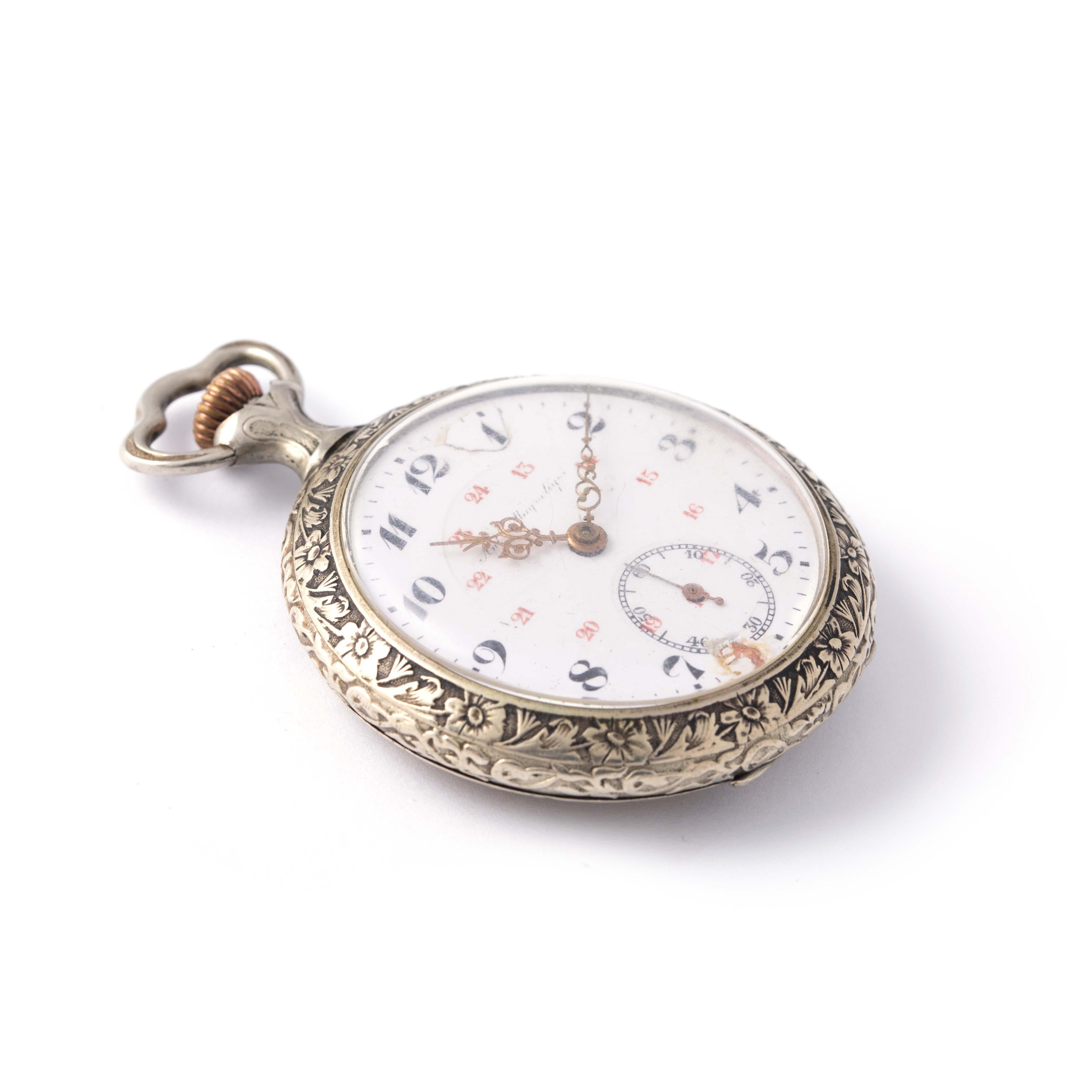 Silver pocket watch.
Height: 7.00 centimeters. 
Gross weight: 94.41 grams.

We do not guarantee the functioning of this watch.
