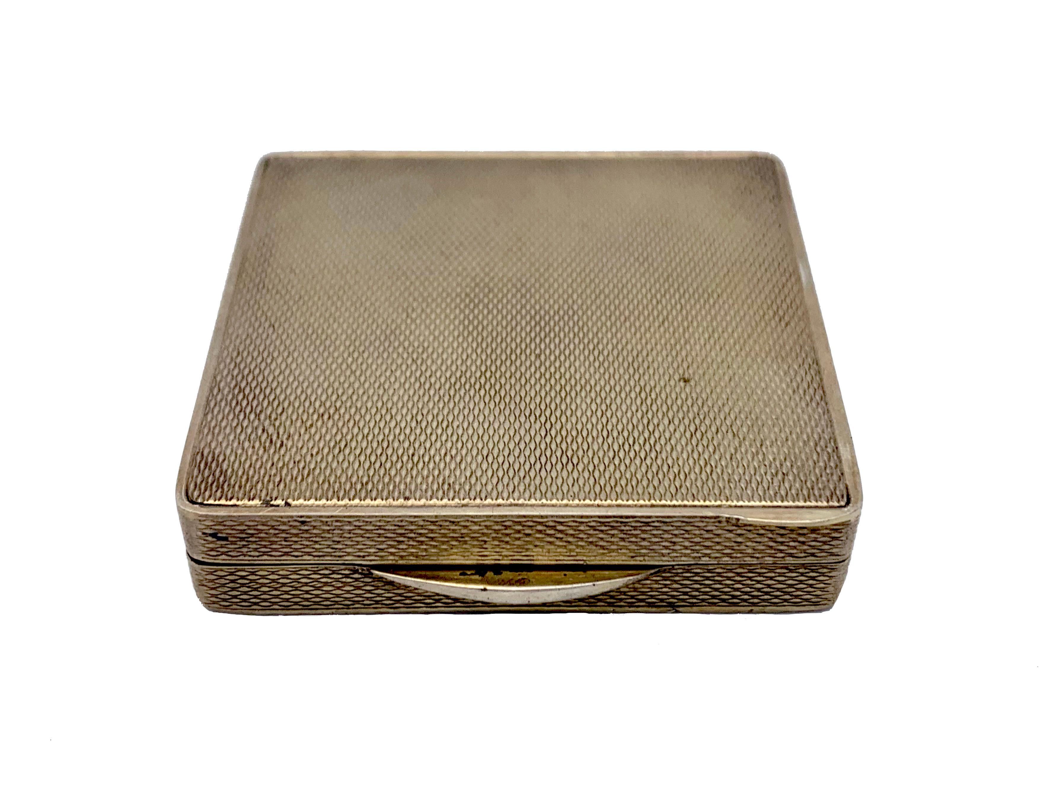 Argent antique  Boîte à poudre compacte, peinture de scène de genre, argent doré Pour femmes en vente