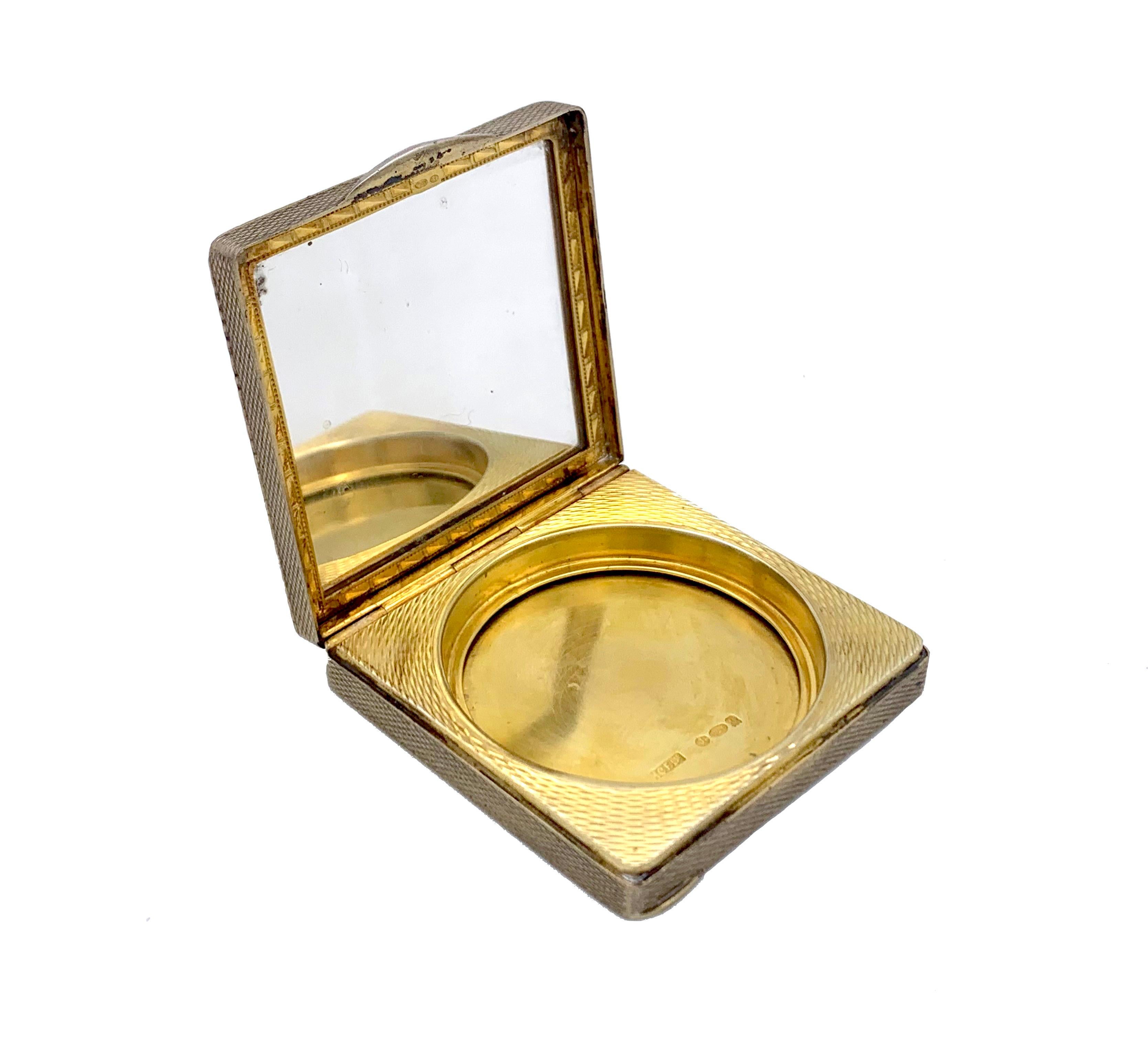 Argent antique  Boîte à poudre compacte, peinture de scène de genre, argent doré en vente 1