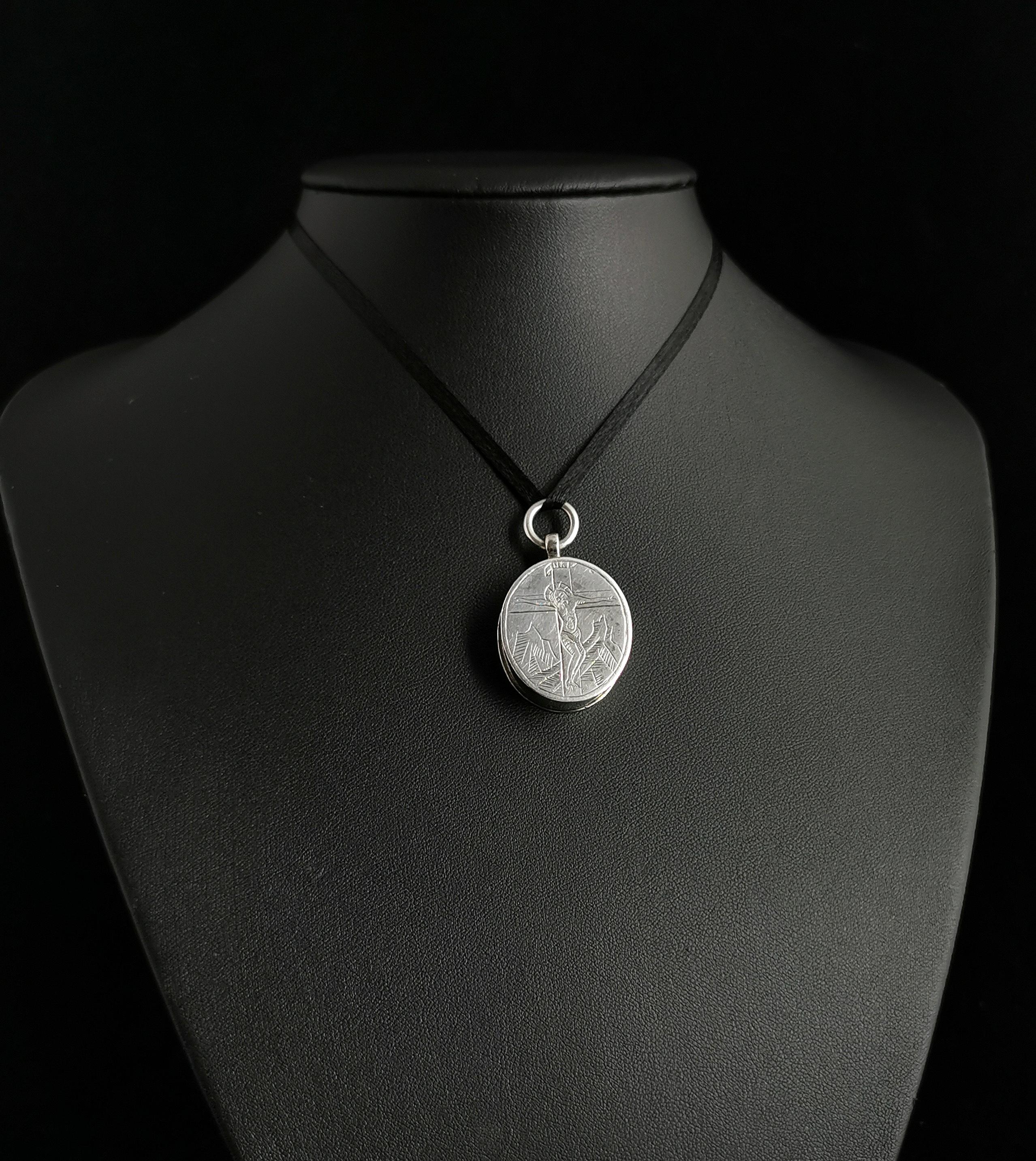 Antique Silver Reliquary Locket Pendant, Inri, Mourning, Religious For Sale 5