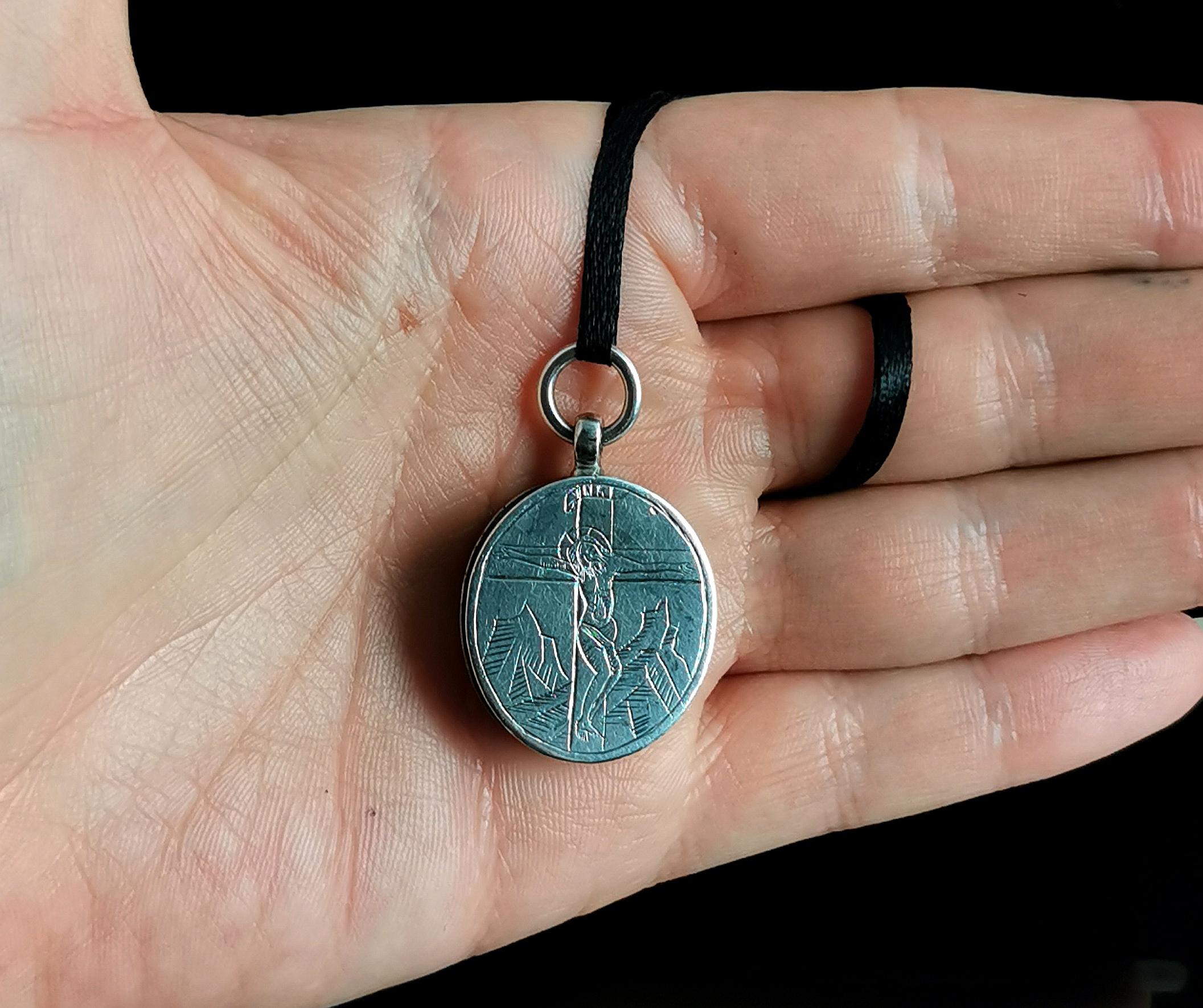 Antikes Silber-Reliquary-Medaillon-Anhänger, Inri, Trauer, Religiös 1