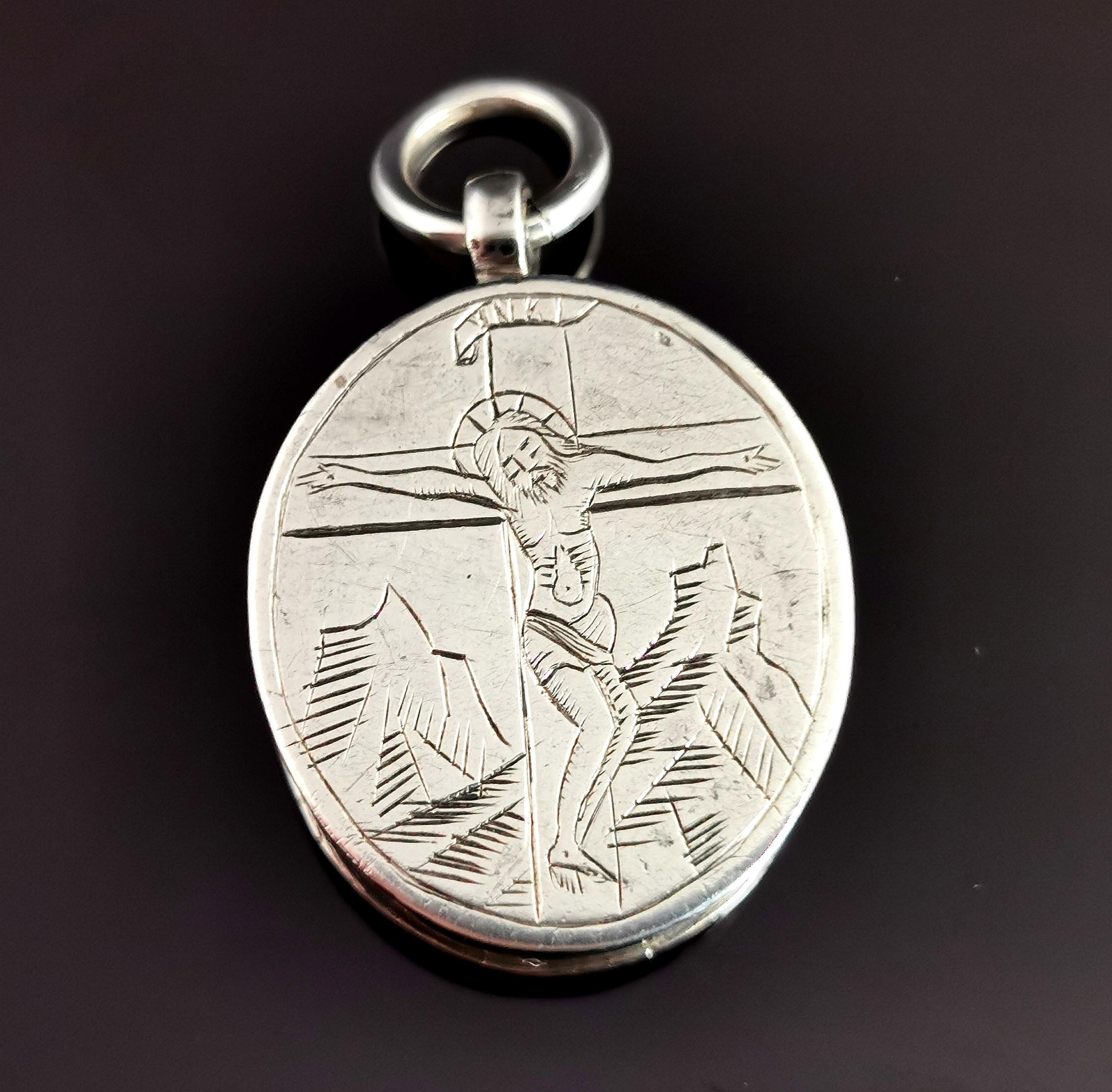 Antique Silver Reliquary Locket Pendant, Inri, Mourning, Religious For Sale 3