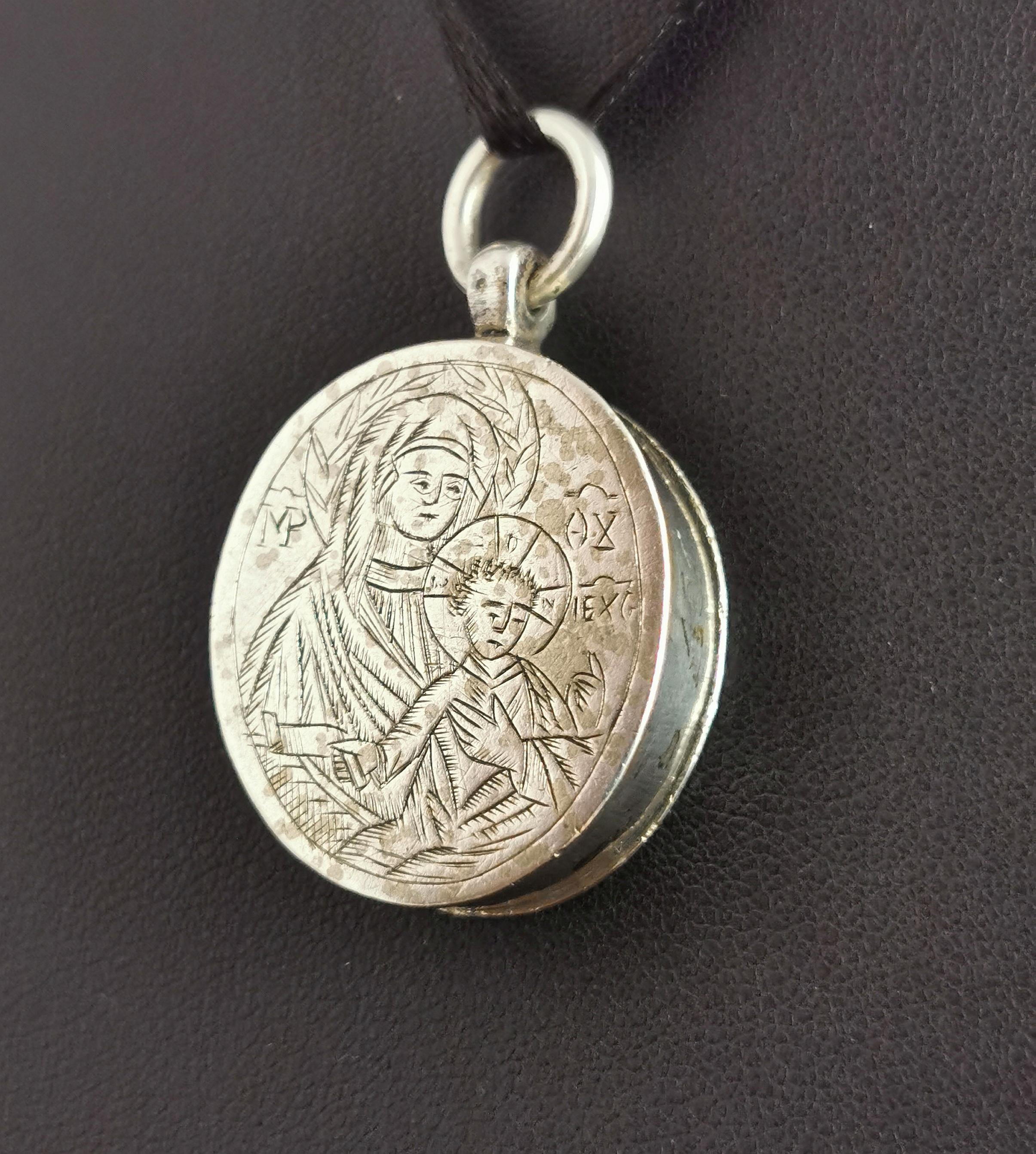 Antique Silver Reliquary Locket Pendant, Inri, Mourning, Religious For Sale 4