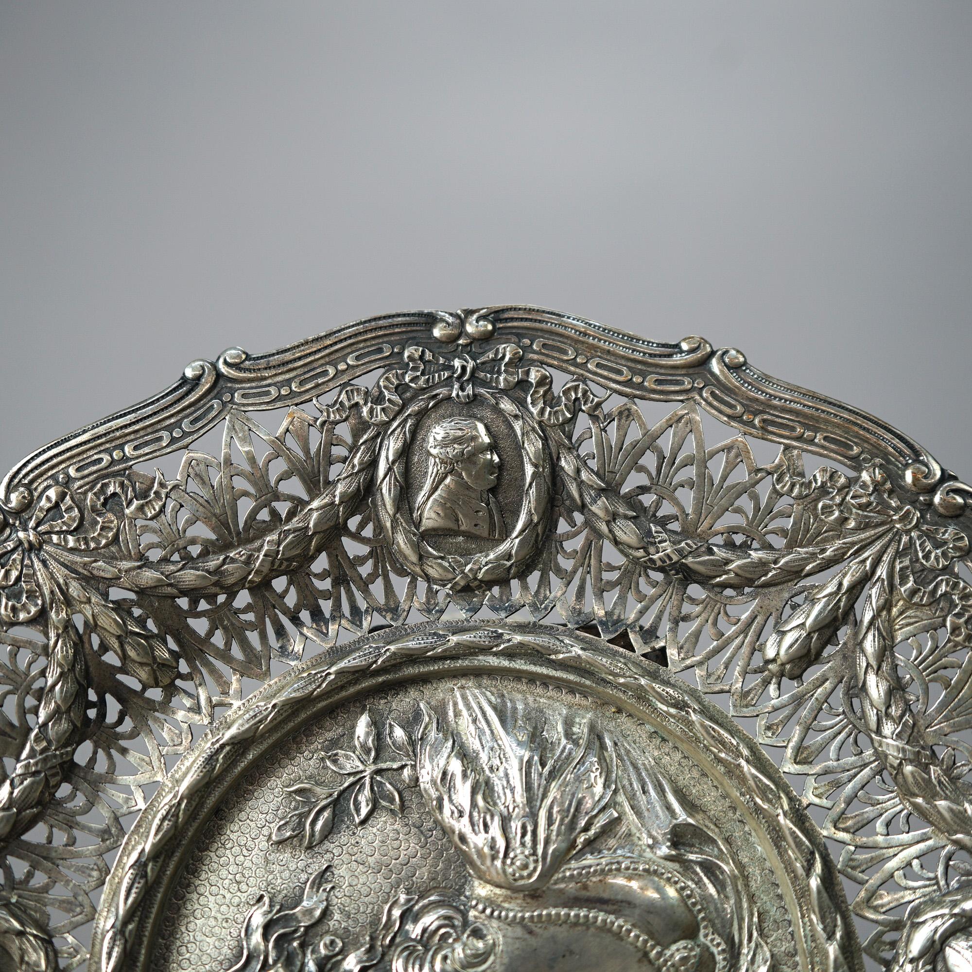 XIXe siècle Plateau portrait ancien en argent réticulé et gaufré avec poinçons, 19ème siècle