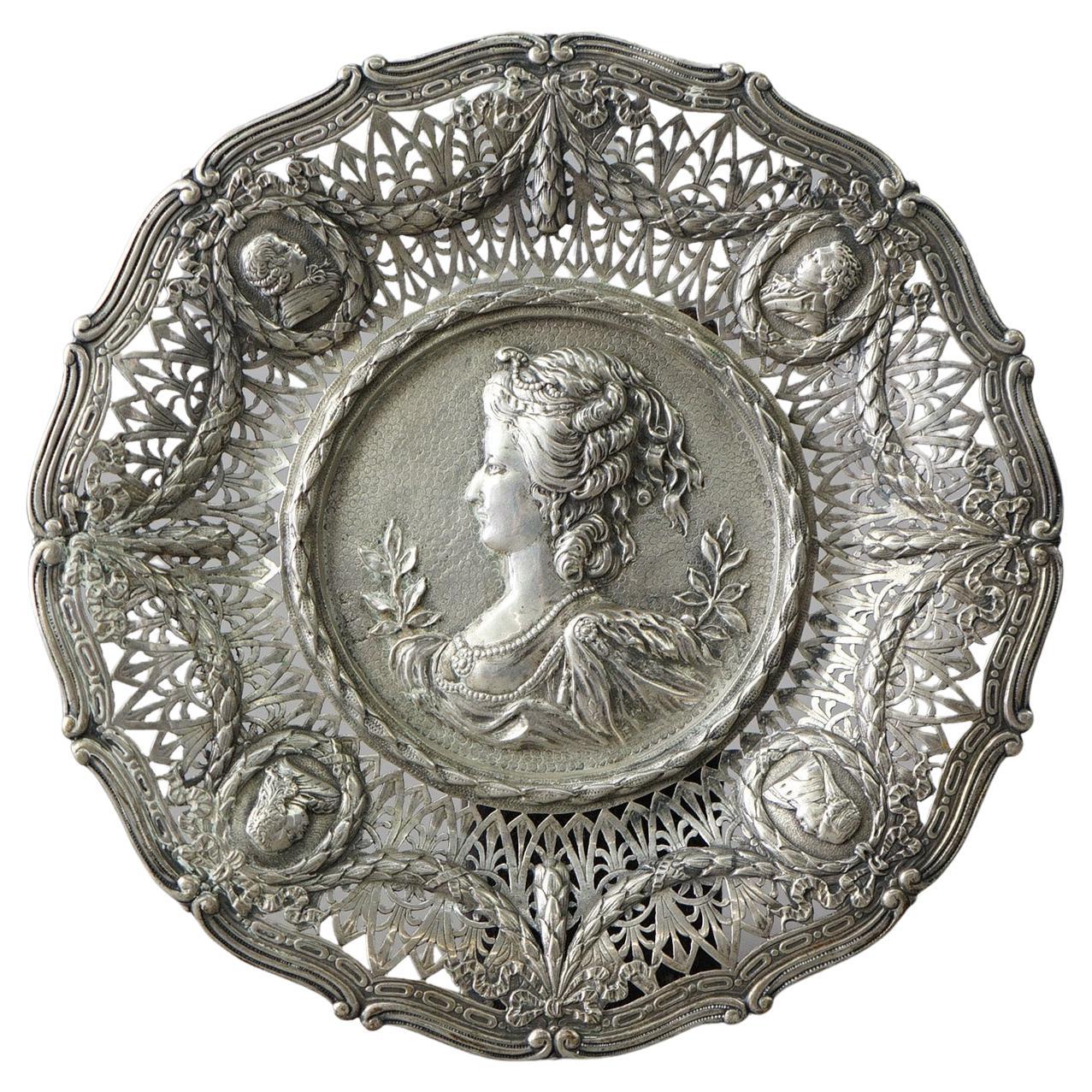 Plateau portrait ancien en argent réticulé et gaufré avec poinçons, 19ème siècle