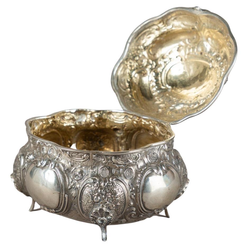 Sucrier en argent ancien de style rococo, objets décoratifs avec dorure à l'intérieur en vente