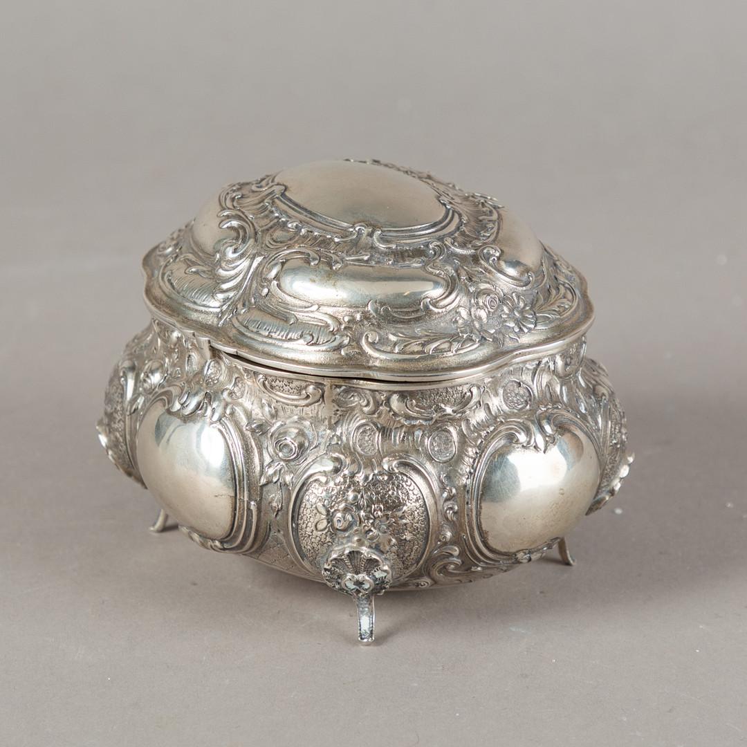 Azucarero Antiguo de Plata Estilo Rococó, Objetos Decorativos Dorado en Oro en el Interior en Excelente estado para la venta en Wembley, GB