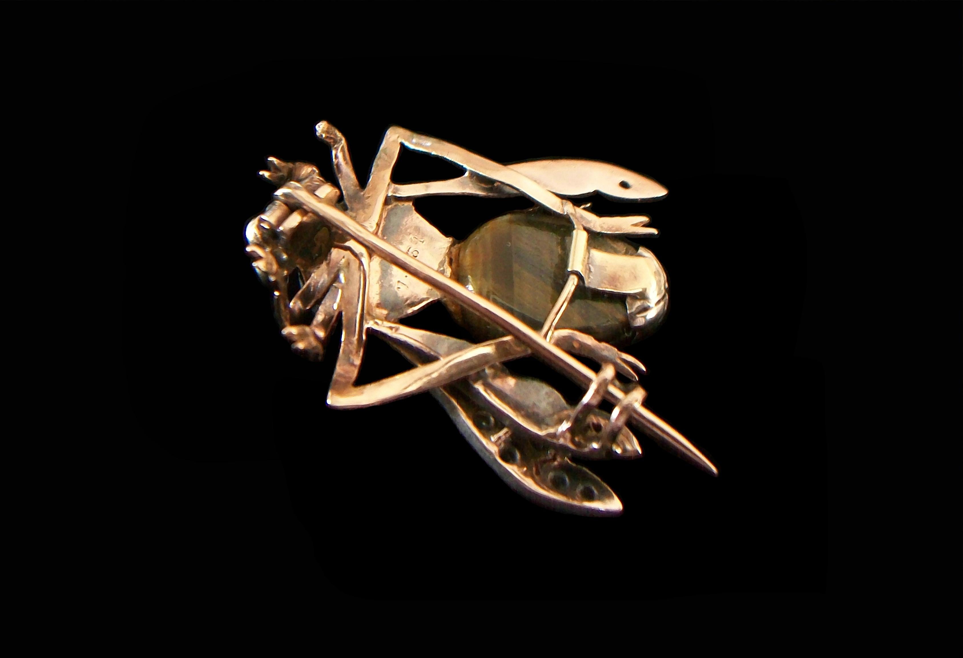 Broche abeille ancienne en argent, or rose et quartz œil de chat - France - Circa 1870's en vente 4