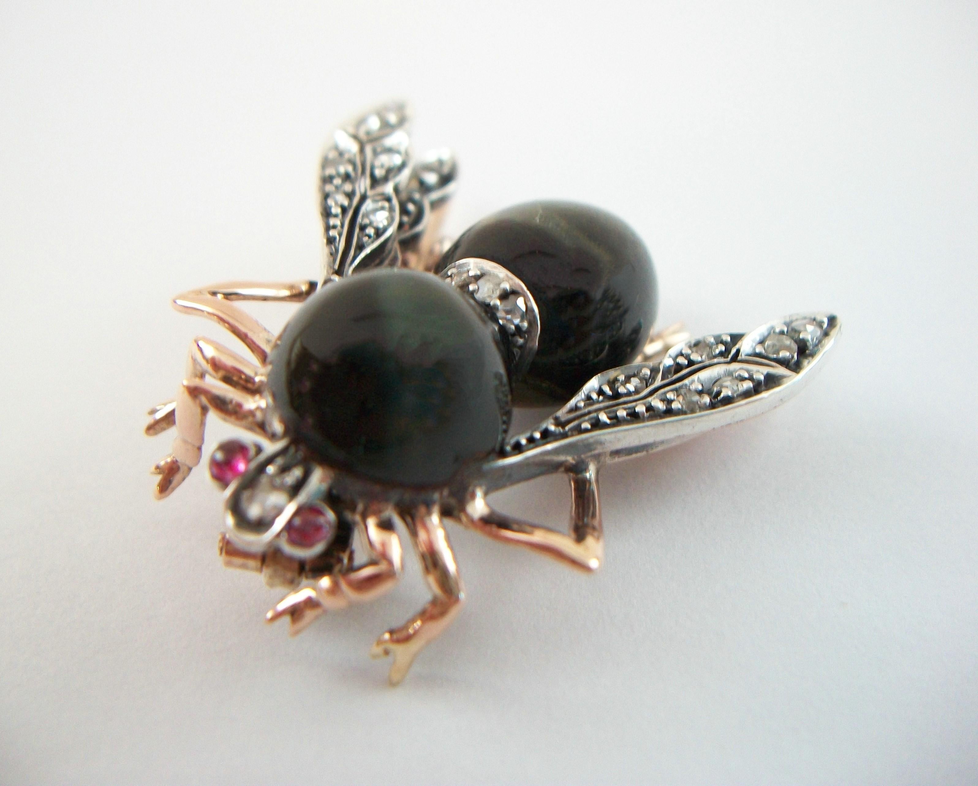 Broche abeille ancienne en argent, or rose et quartz œil de chat - France - Circa 1870's en vente 8