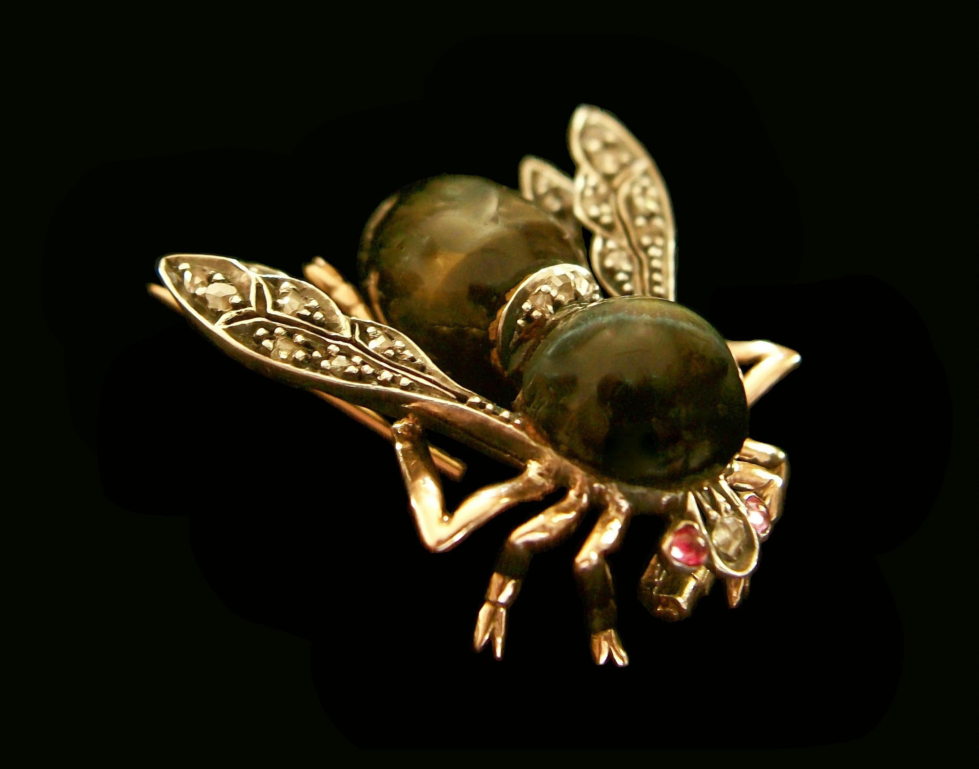 Broche abeille ancienne en argent, or rose et quartz œil de chat - France - Circa 1870's en vente 1