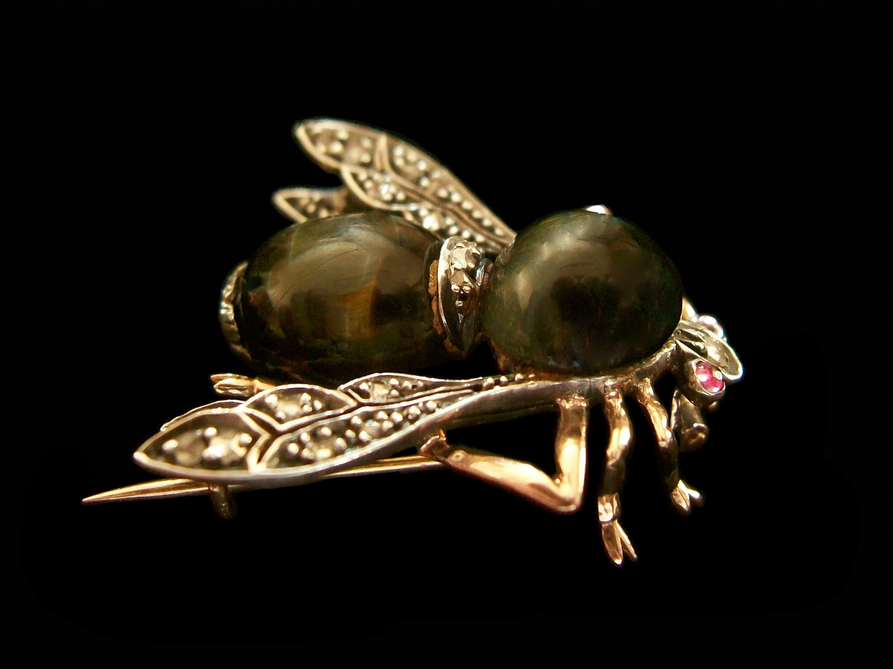 Broche abeille ancienne en argent, or rose et quartz œil de chat - France - Circa 1870's en vente 2